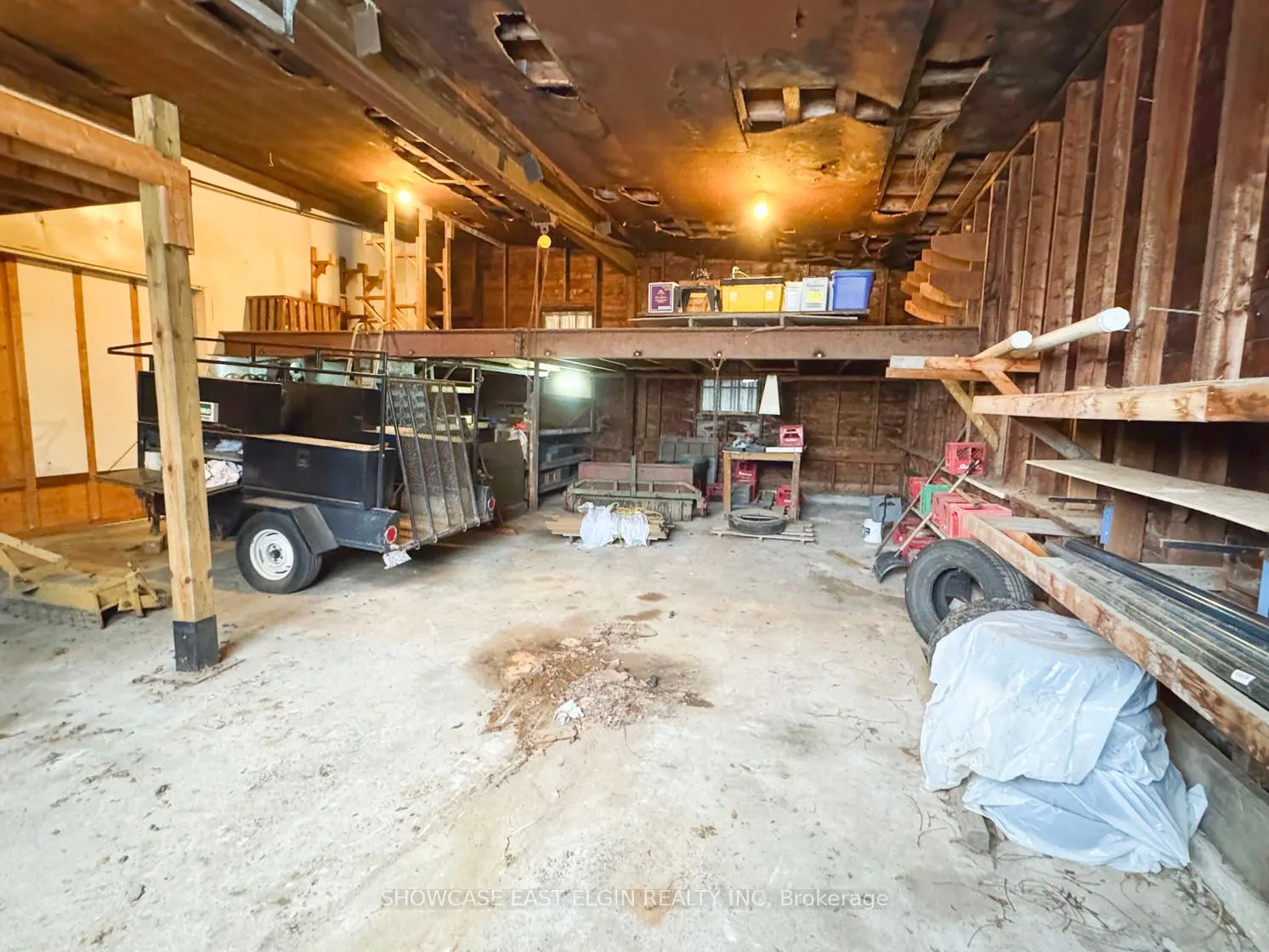 264 John Street S