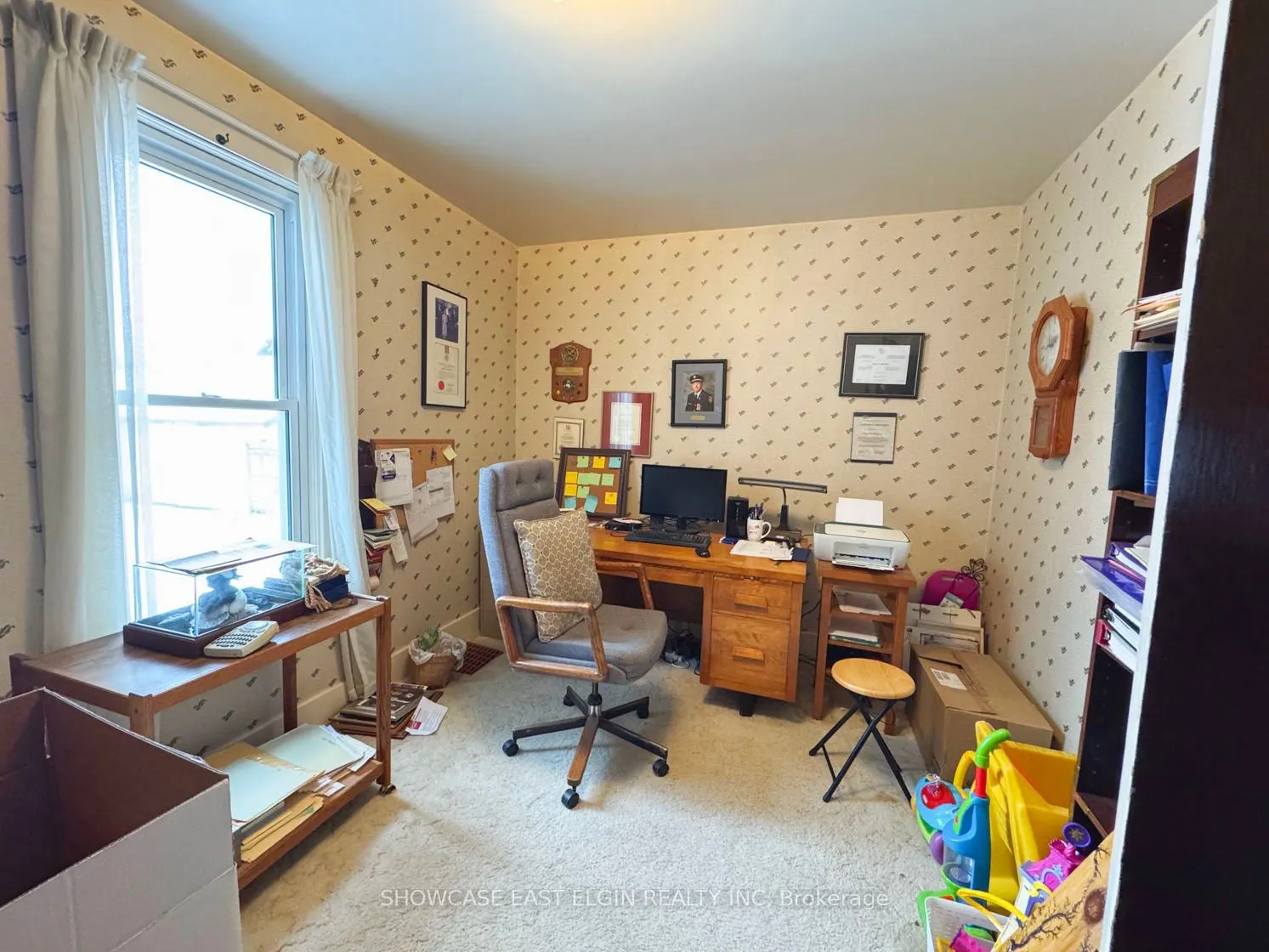 264 John Street S