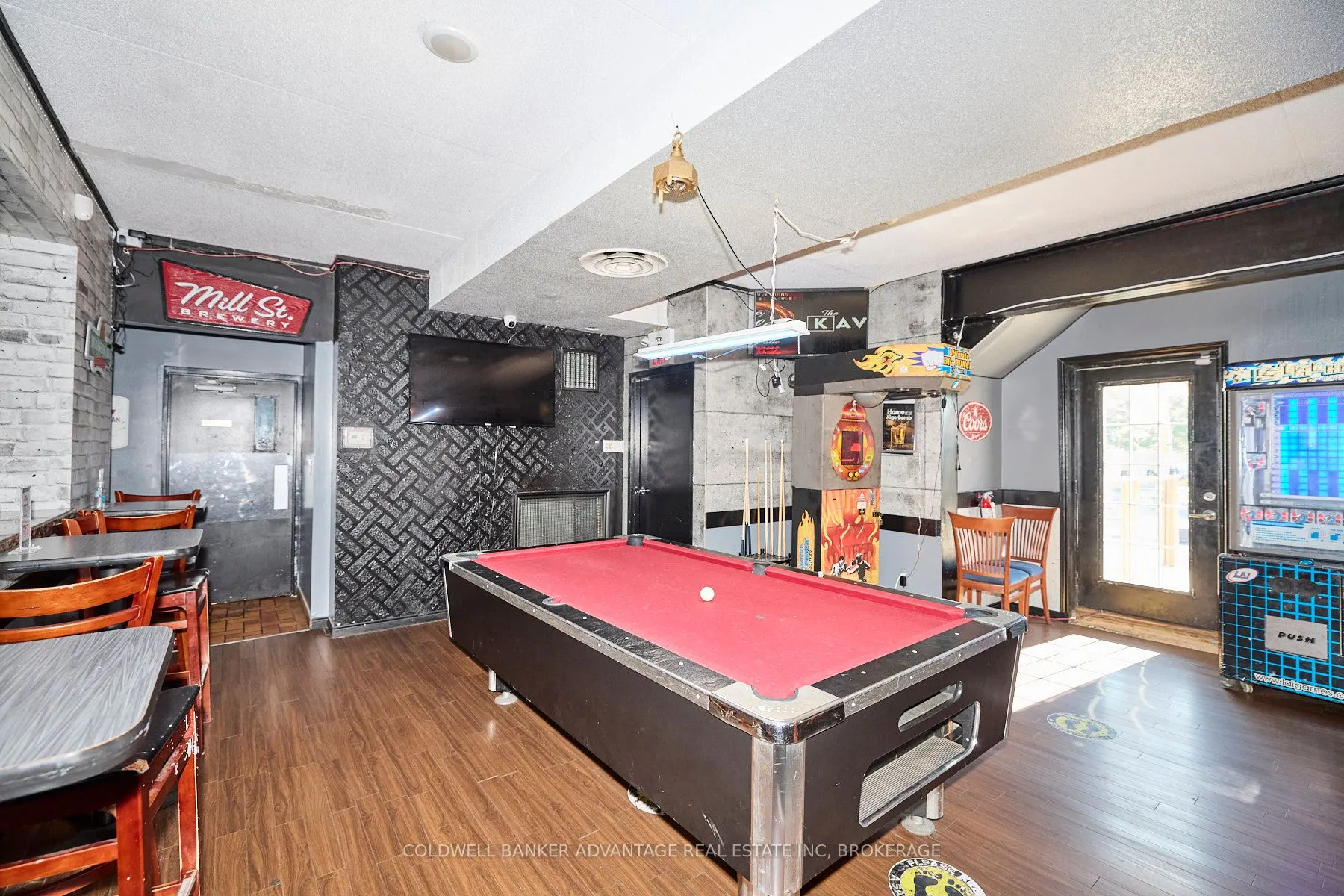 192 MAPLE Avenue