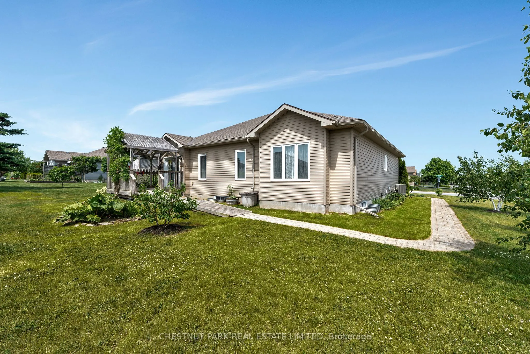 68 Maplehurst Crescent