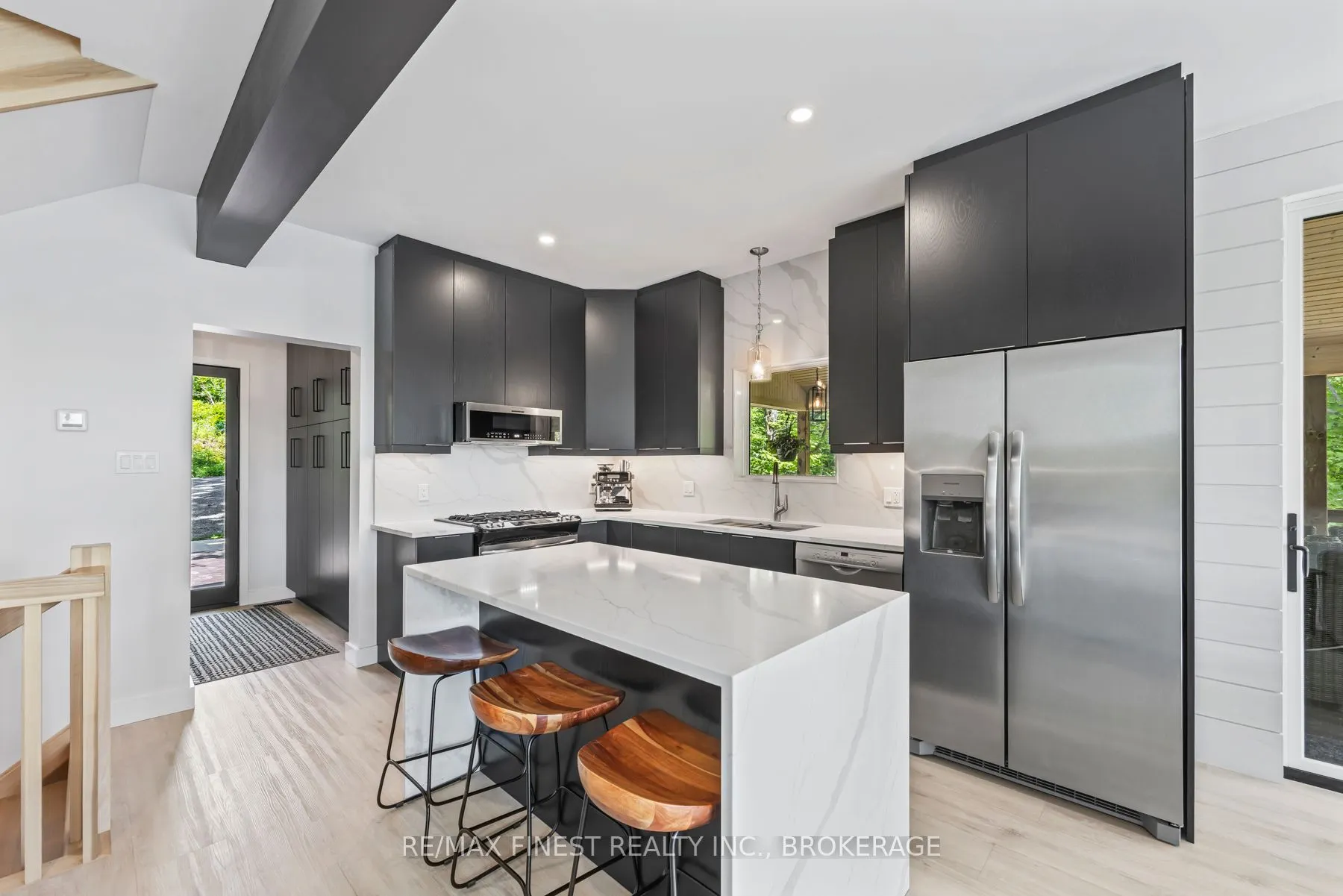 1005 MacDonald Lane