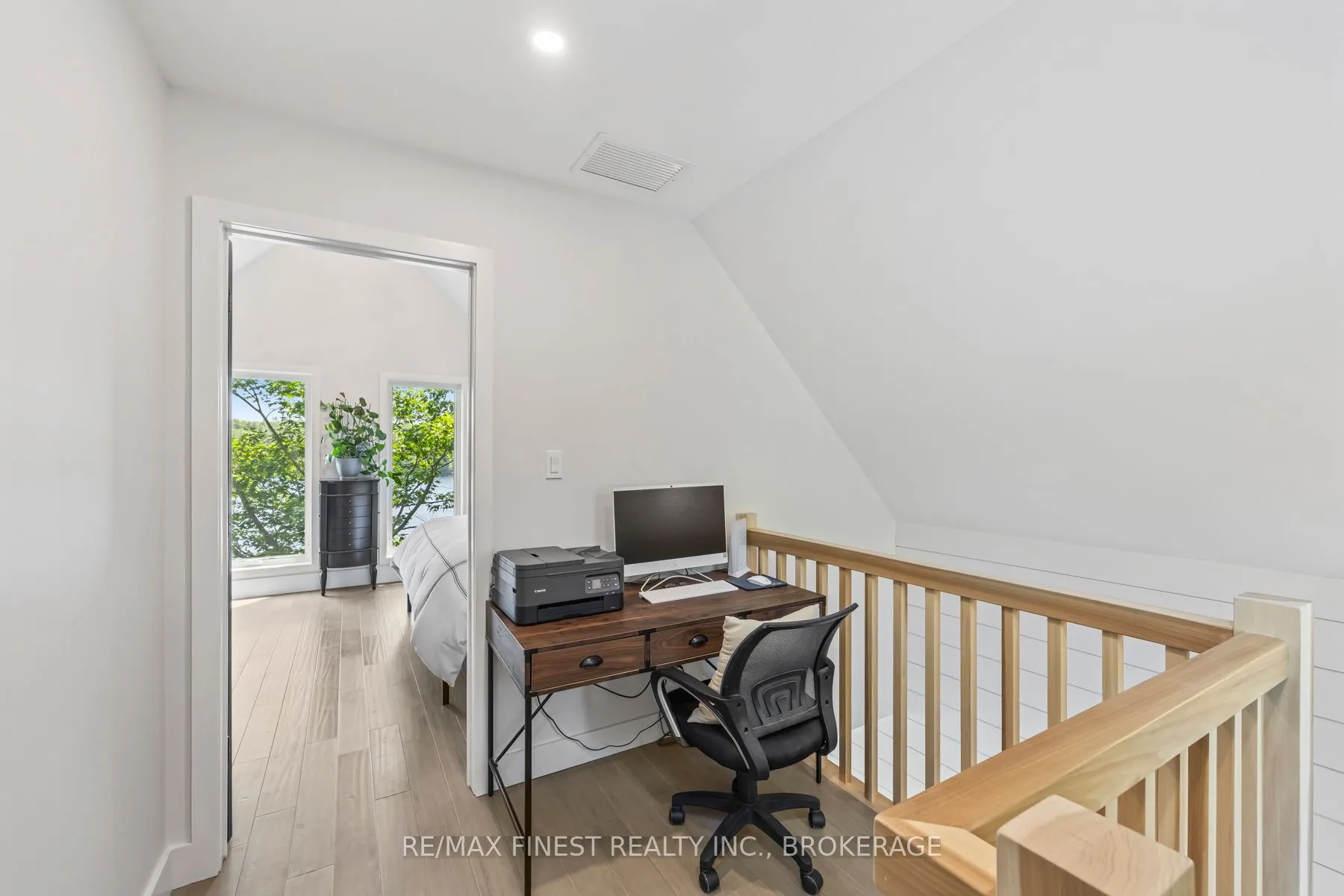 1005 MacDonald Lane