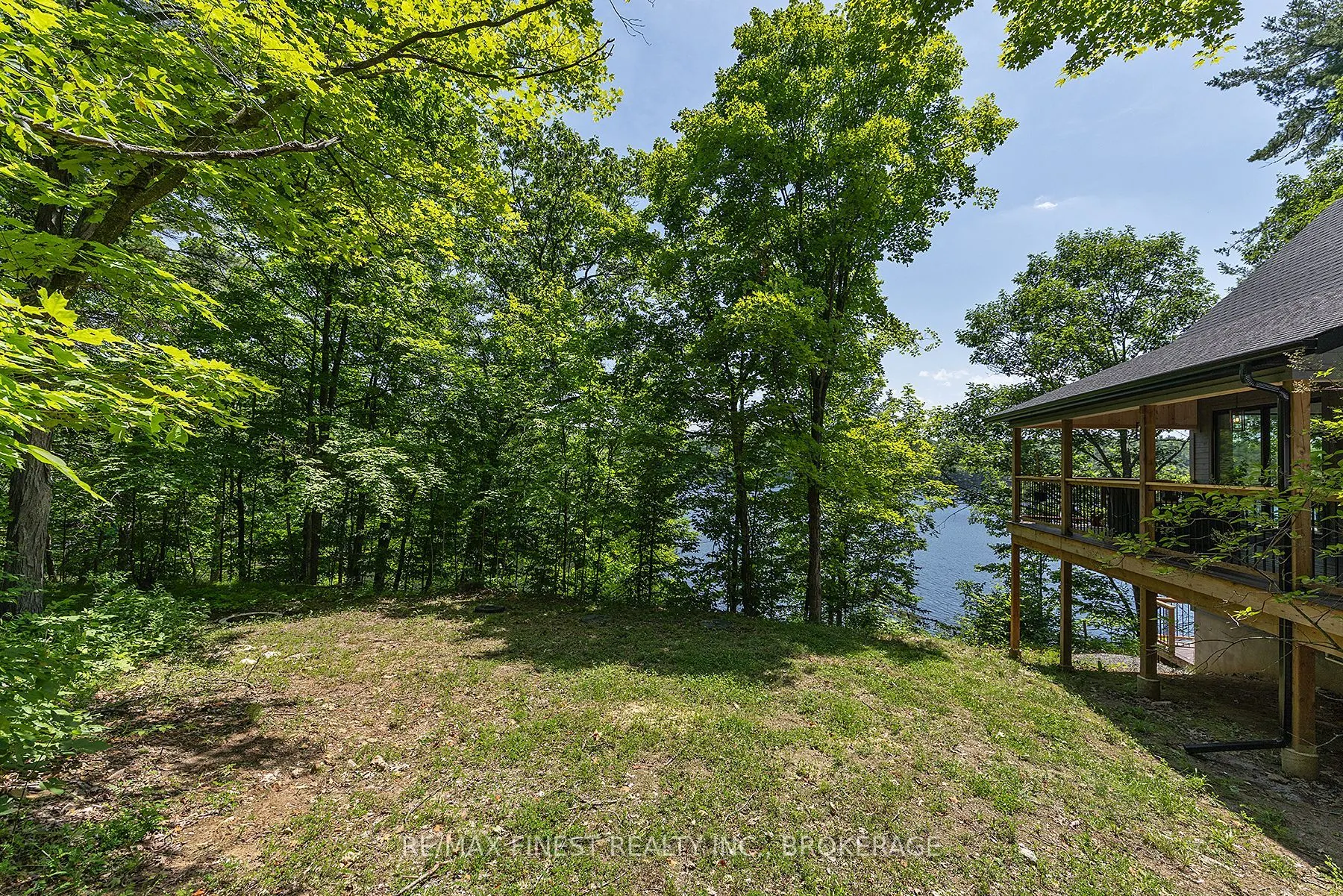 1005 MacDonald Lane
