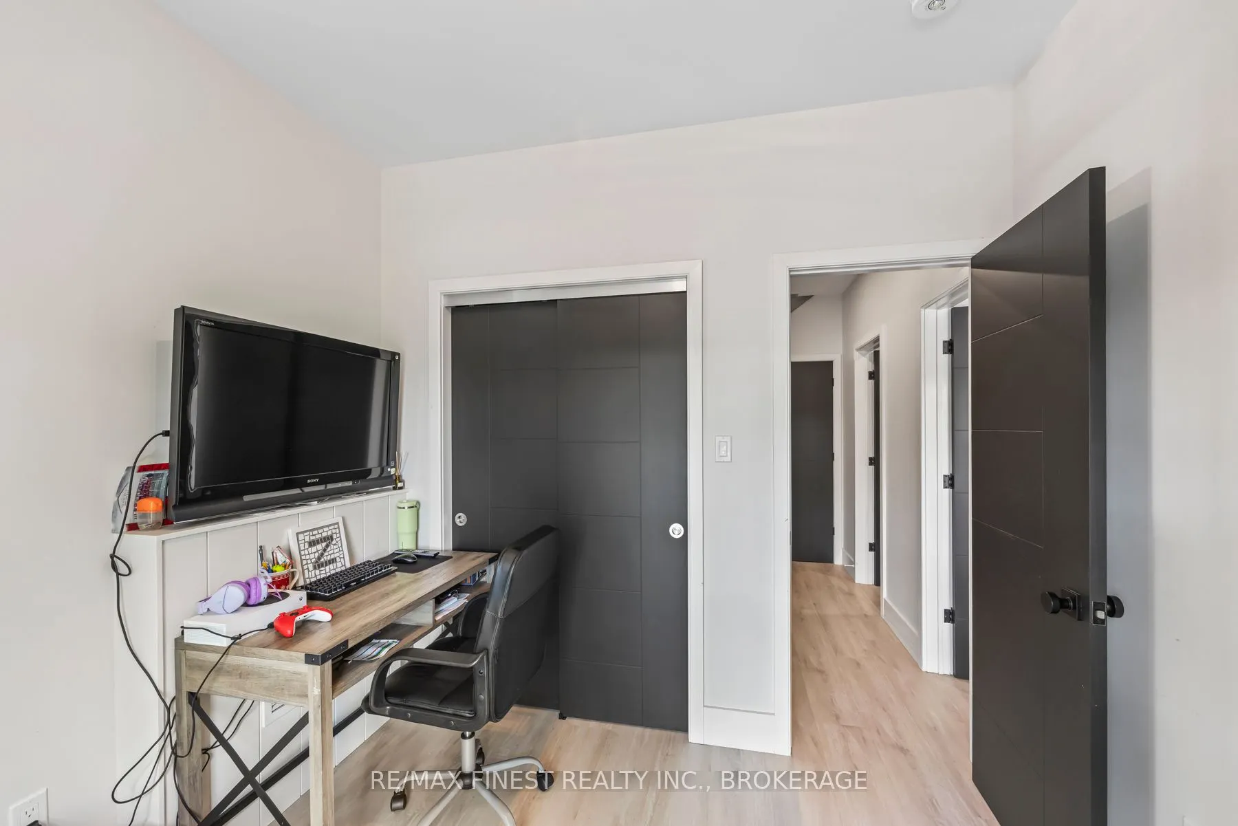 1005 MacDonald Lane