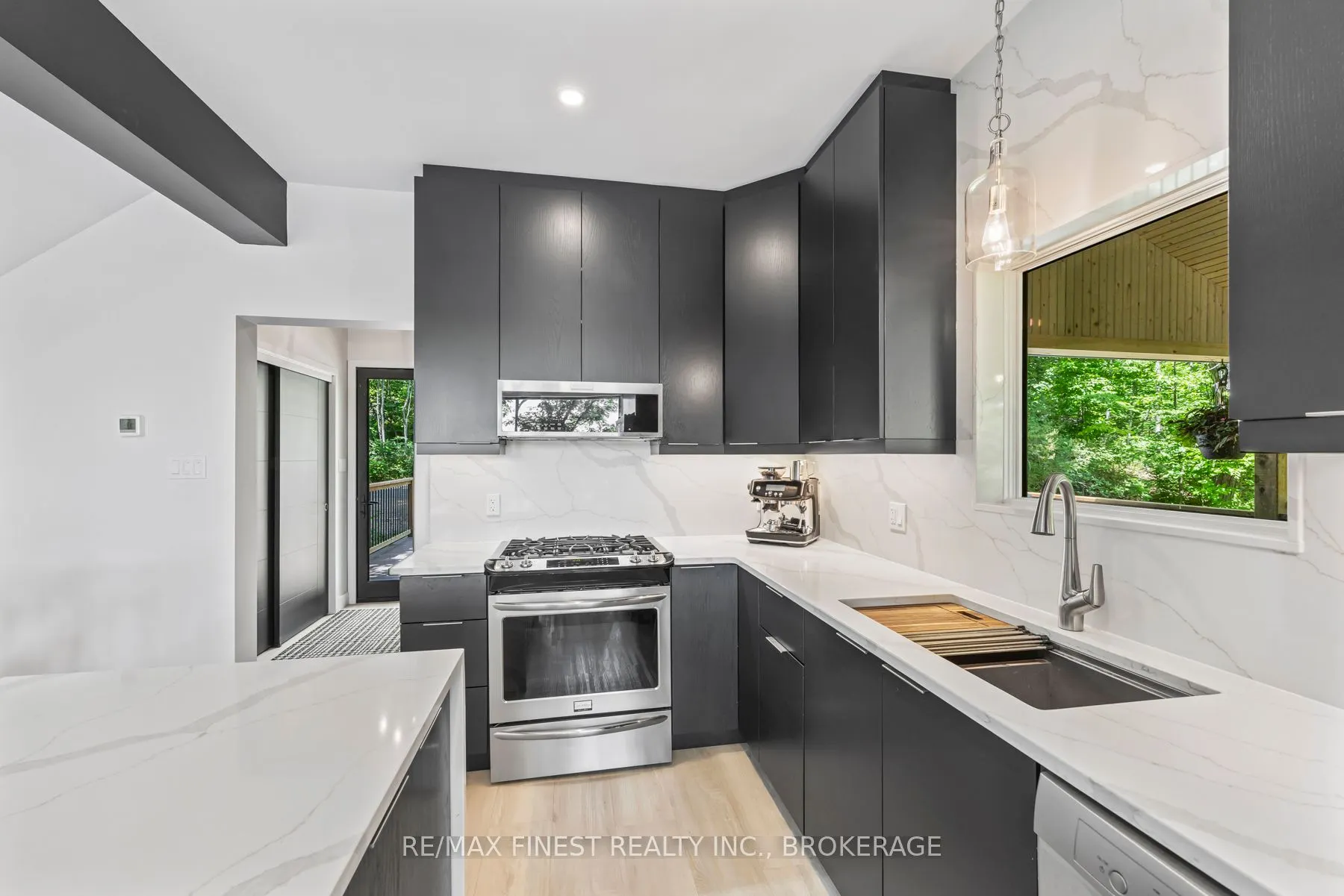 1005 MacDonald Lane