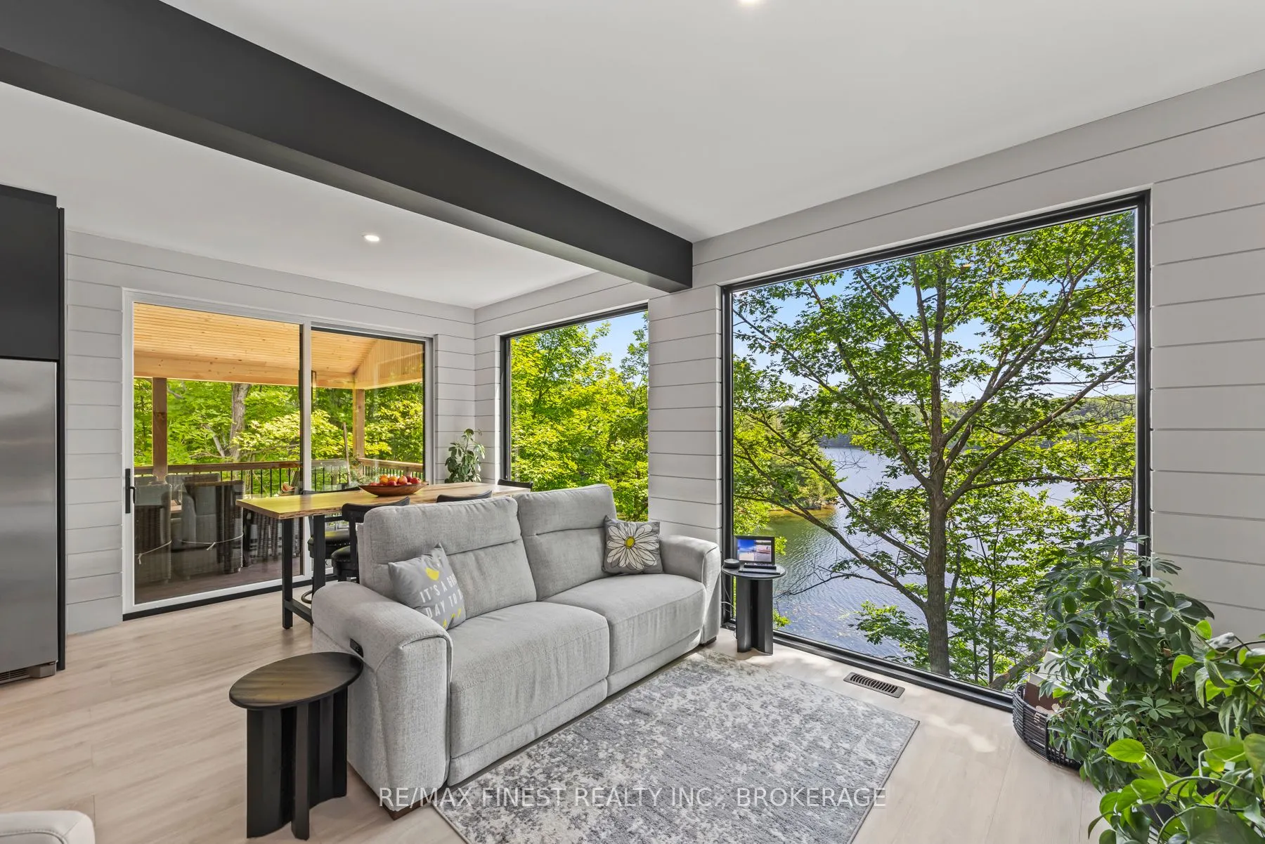 1005 MacDonald Lane