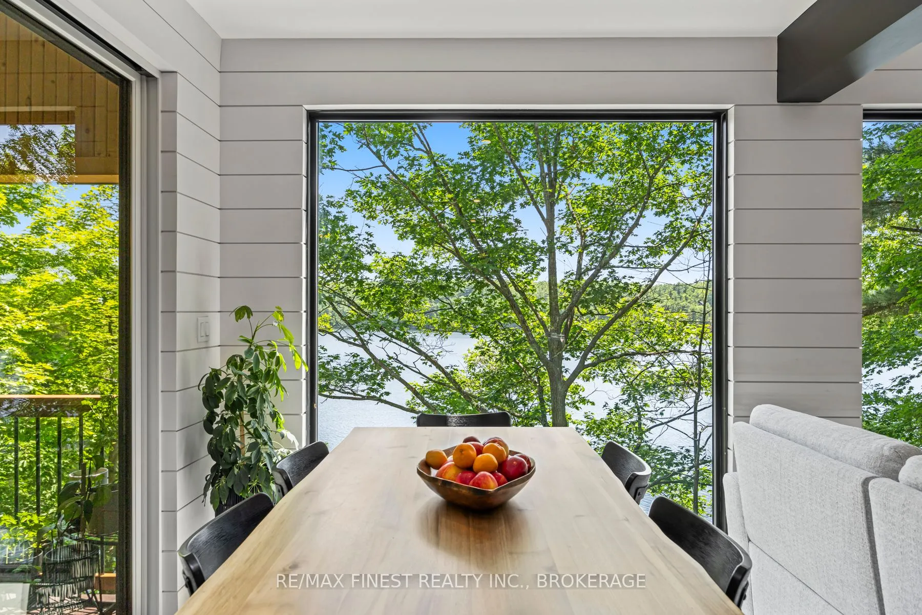 1005 MacDonald Lane