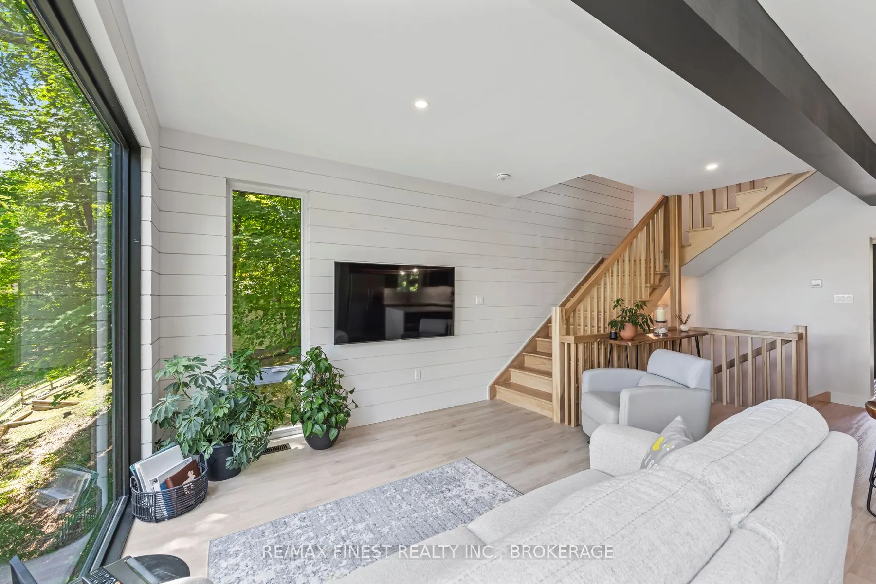 1005 MacDonald Lane