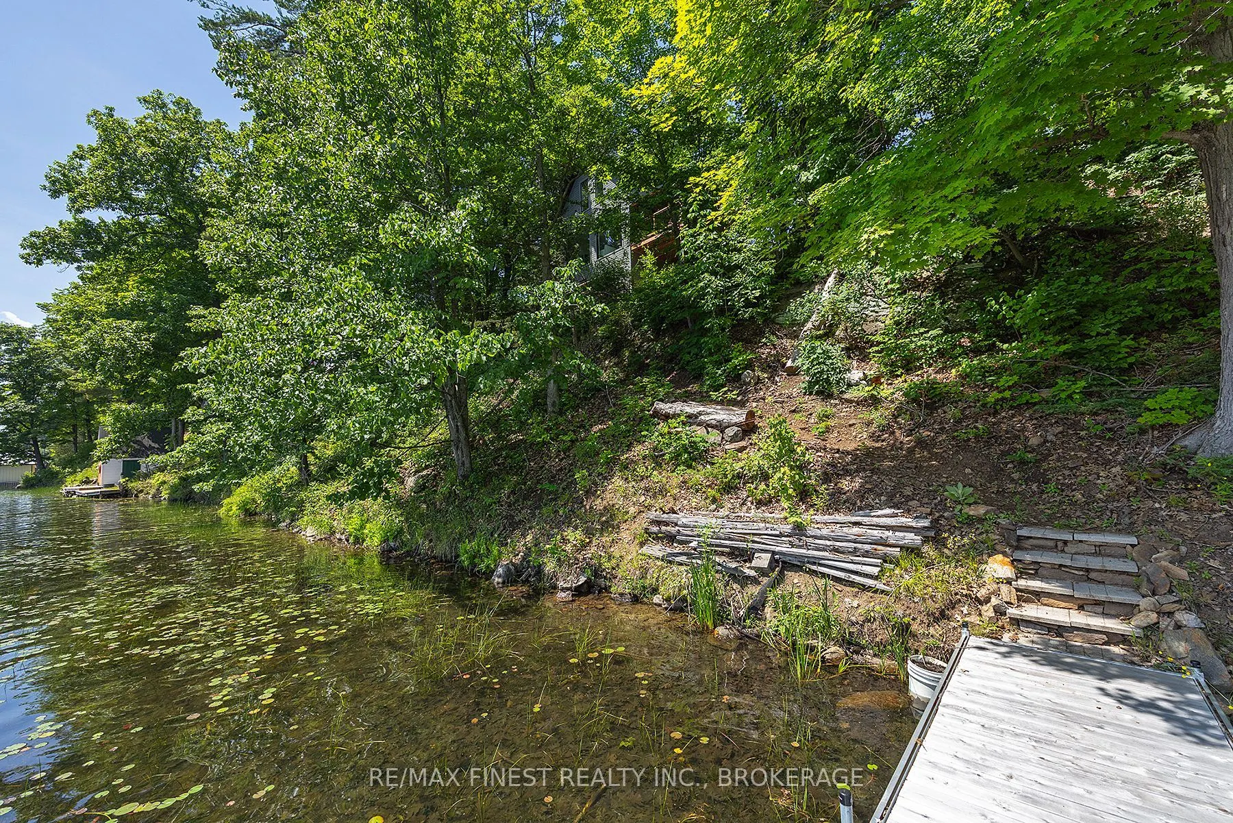 1005 MacDonald Lane