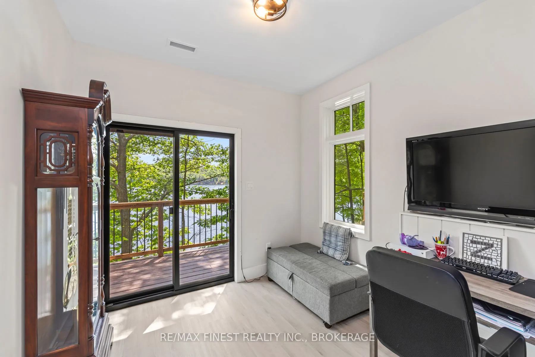 1005 MacDonald Lane