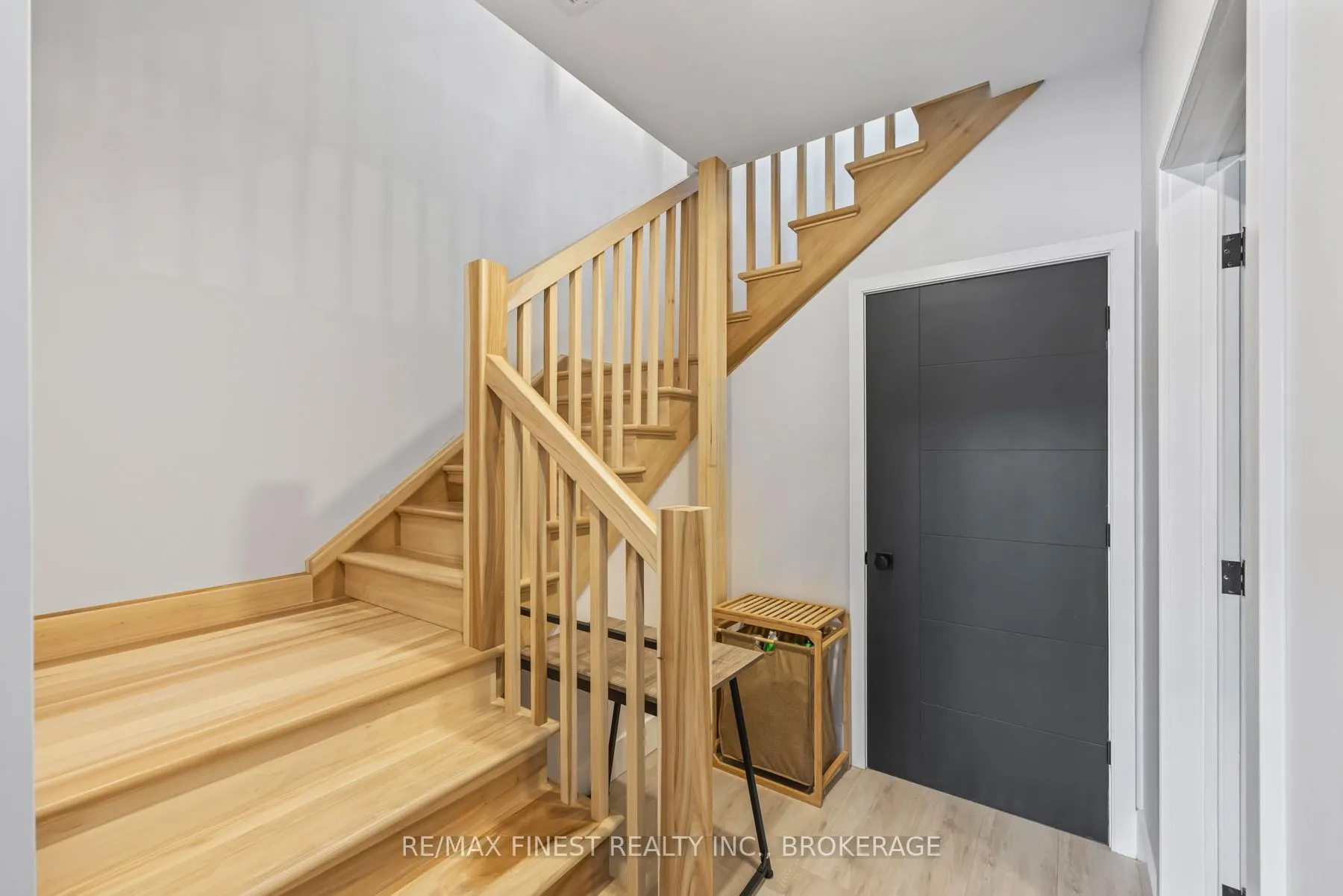 1005 MacDonald Lane