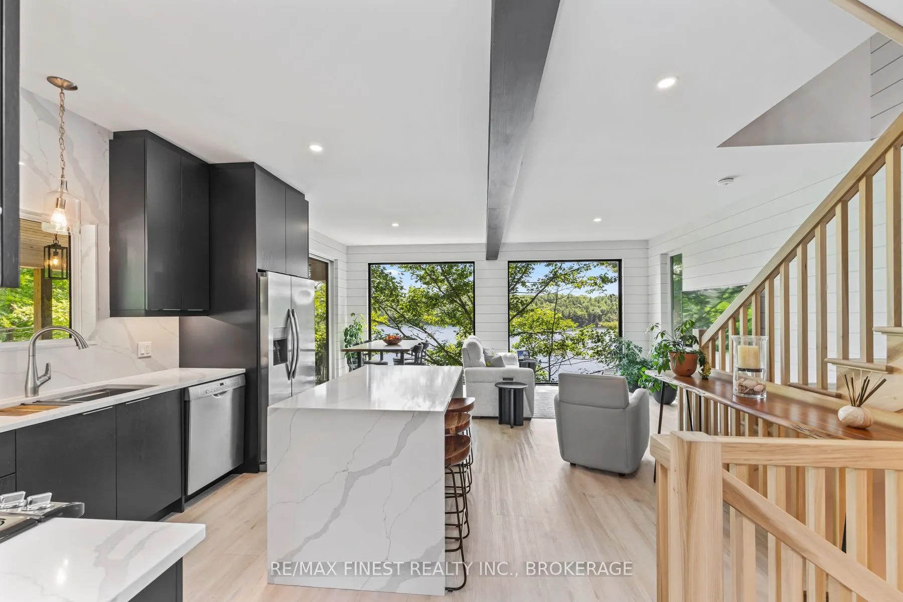1005 MacDonald Lane