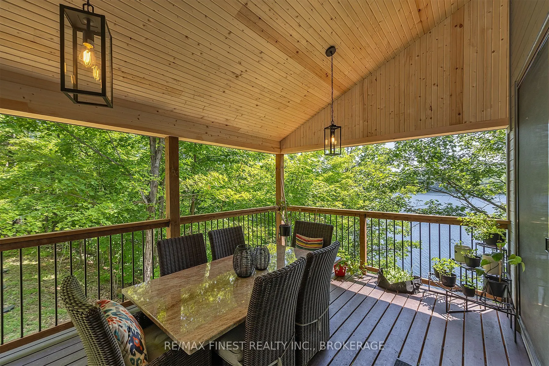 1005 MacDonald Lane