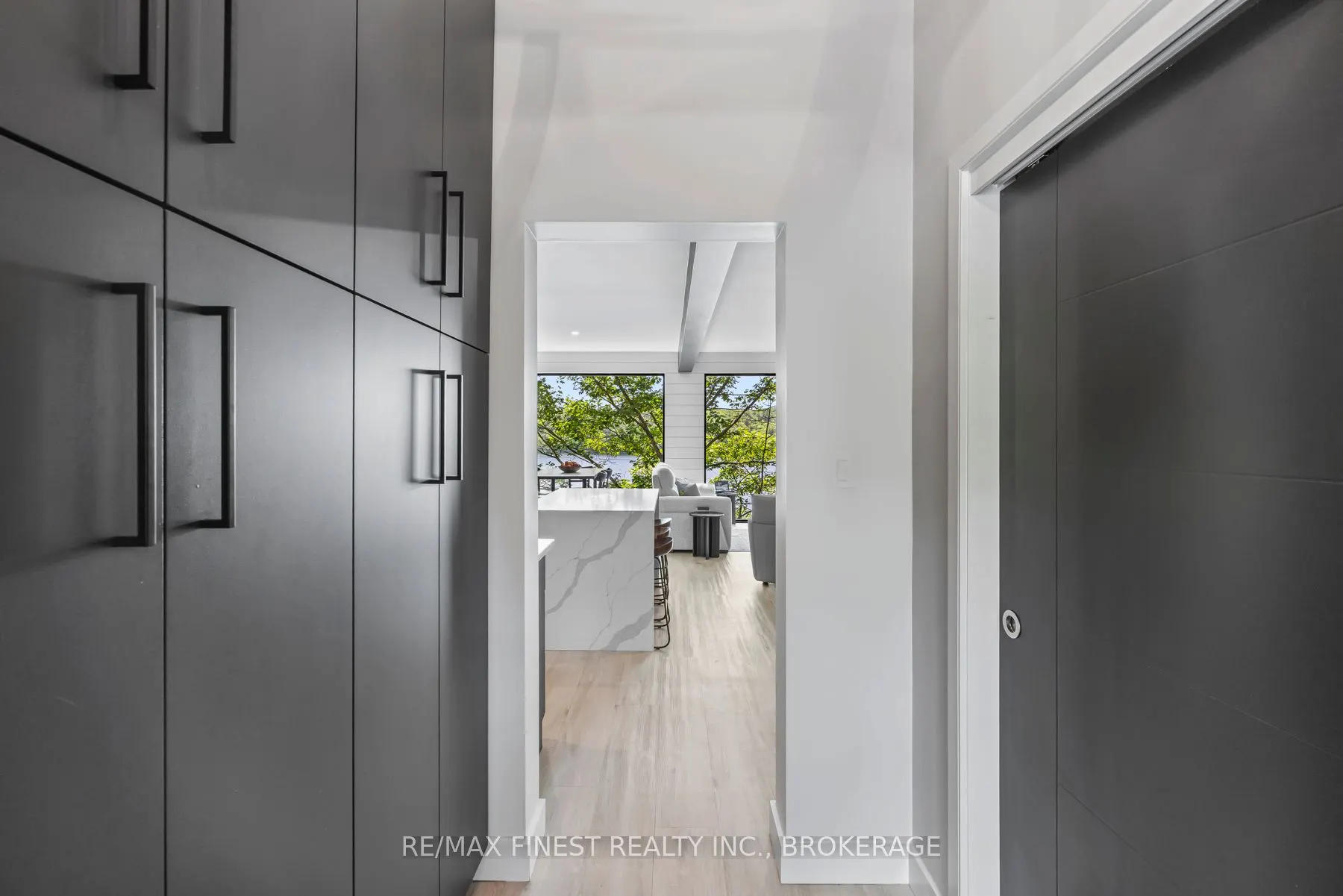 1005 MacDonald Lane