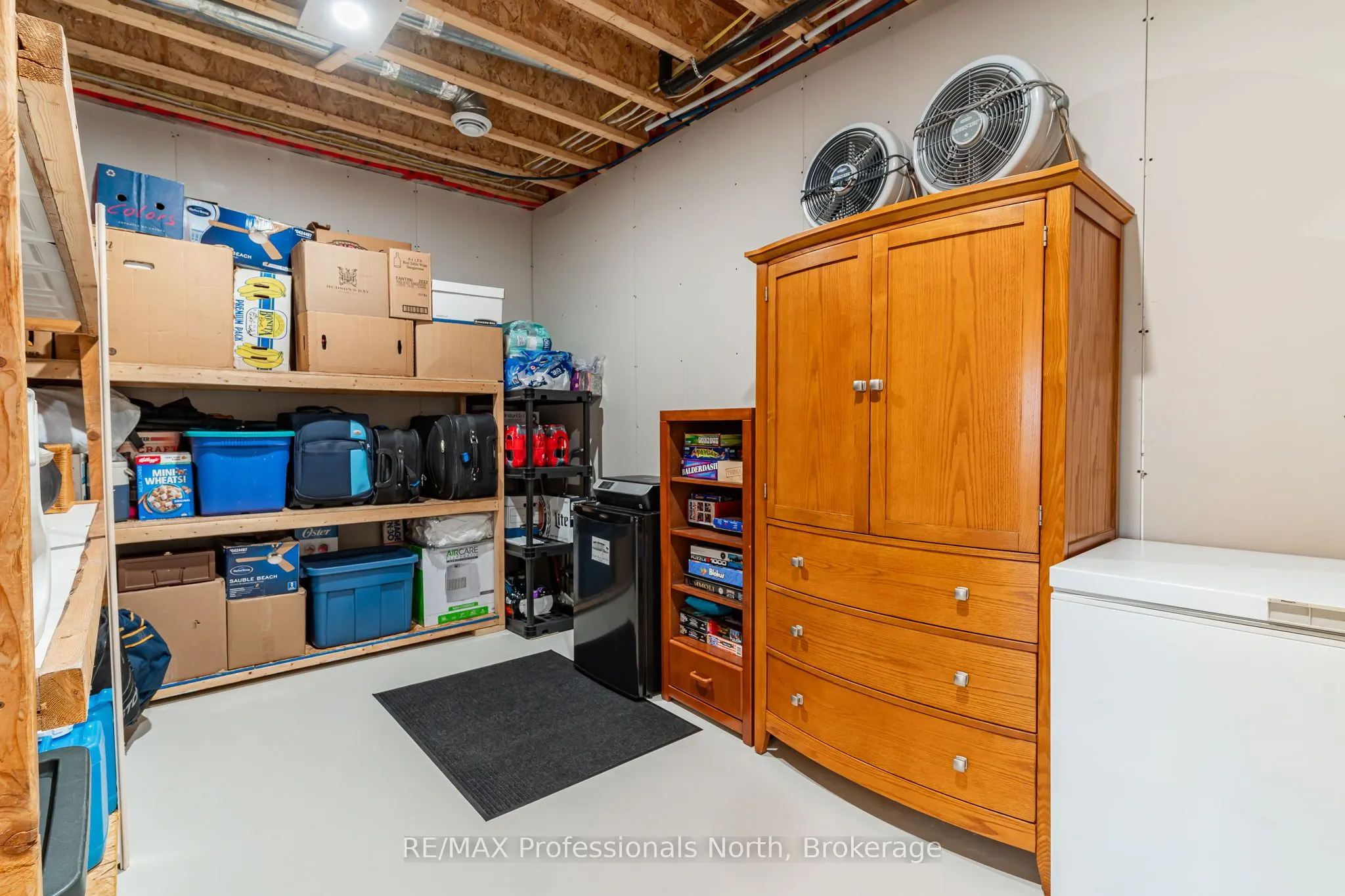 5997 Kennisis Lake Road