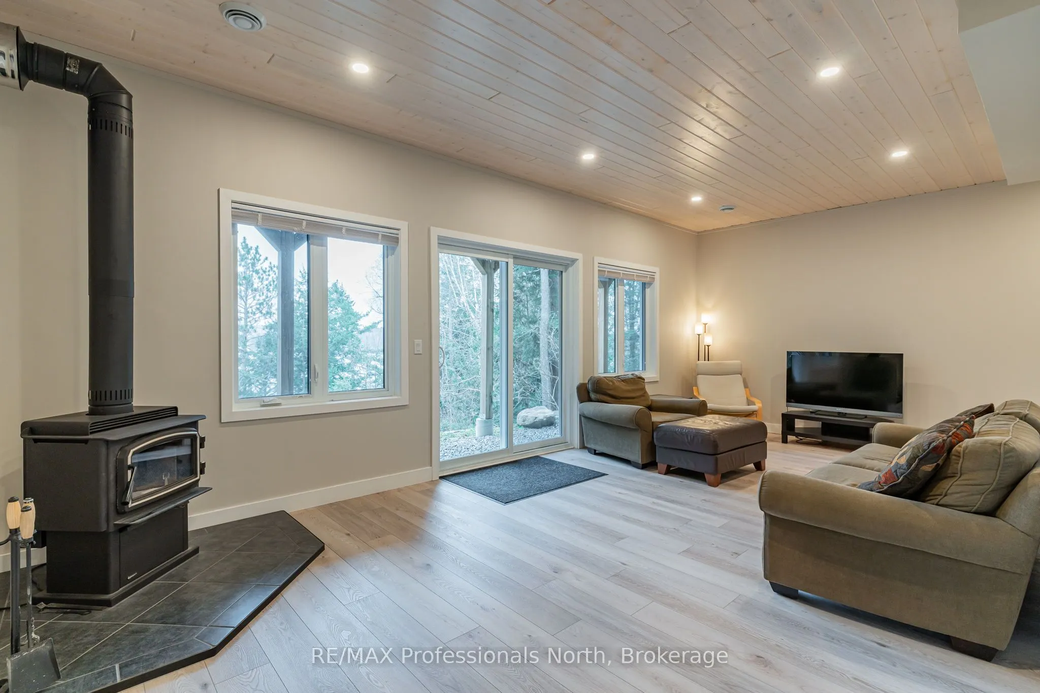5997 Kennisis Lake Road