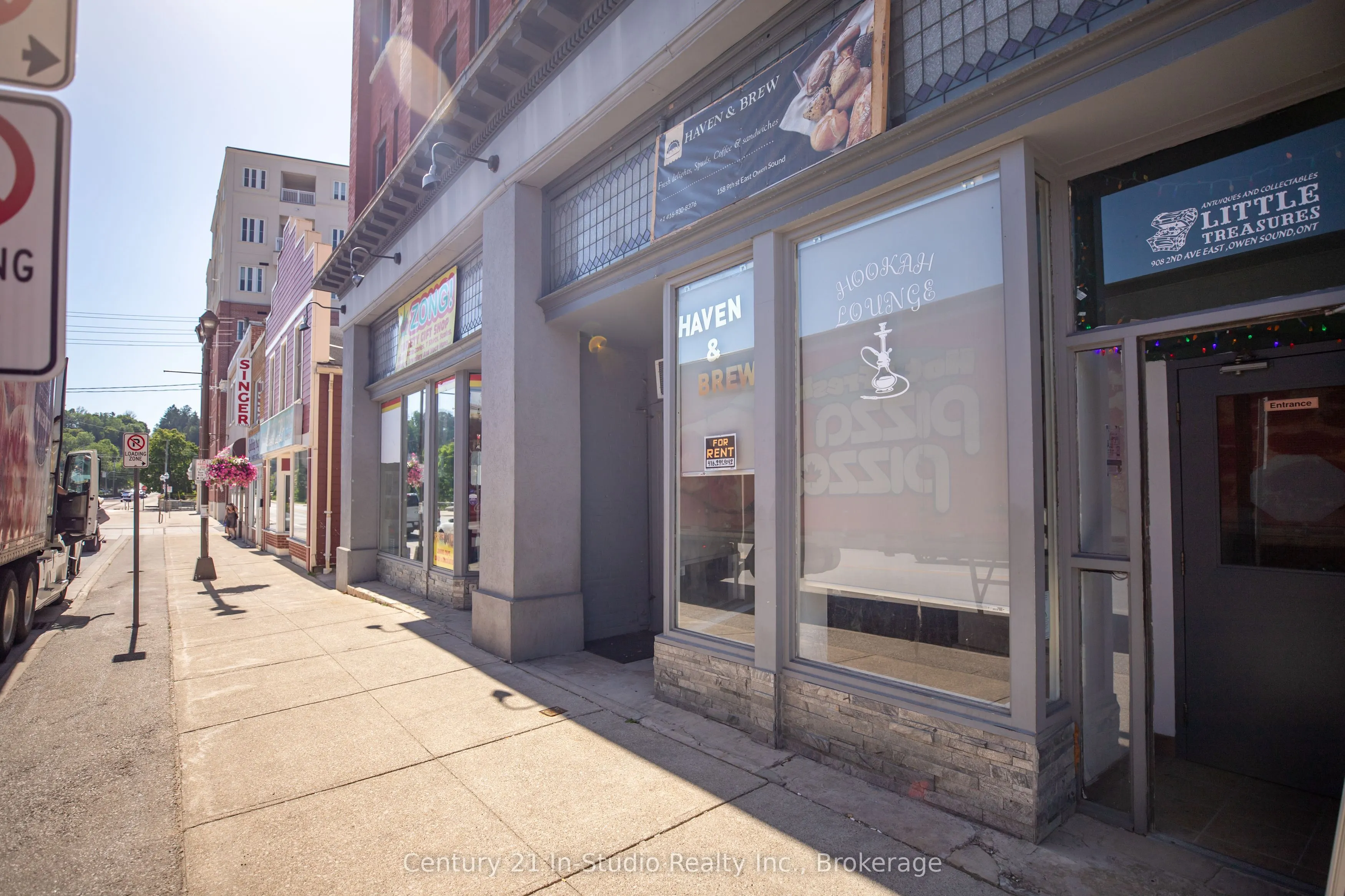 158 9th Street E