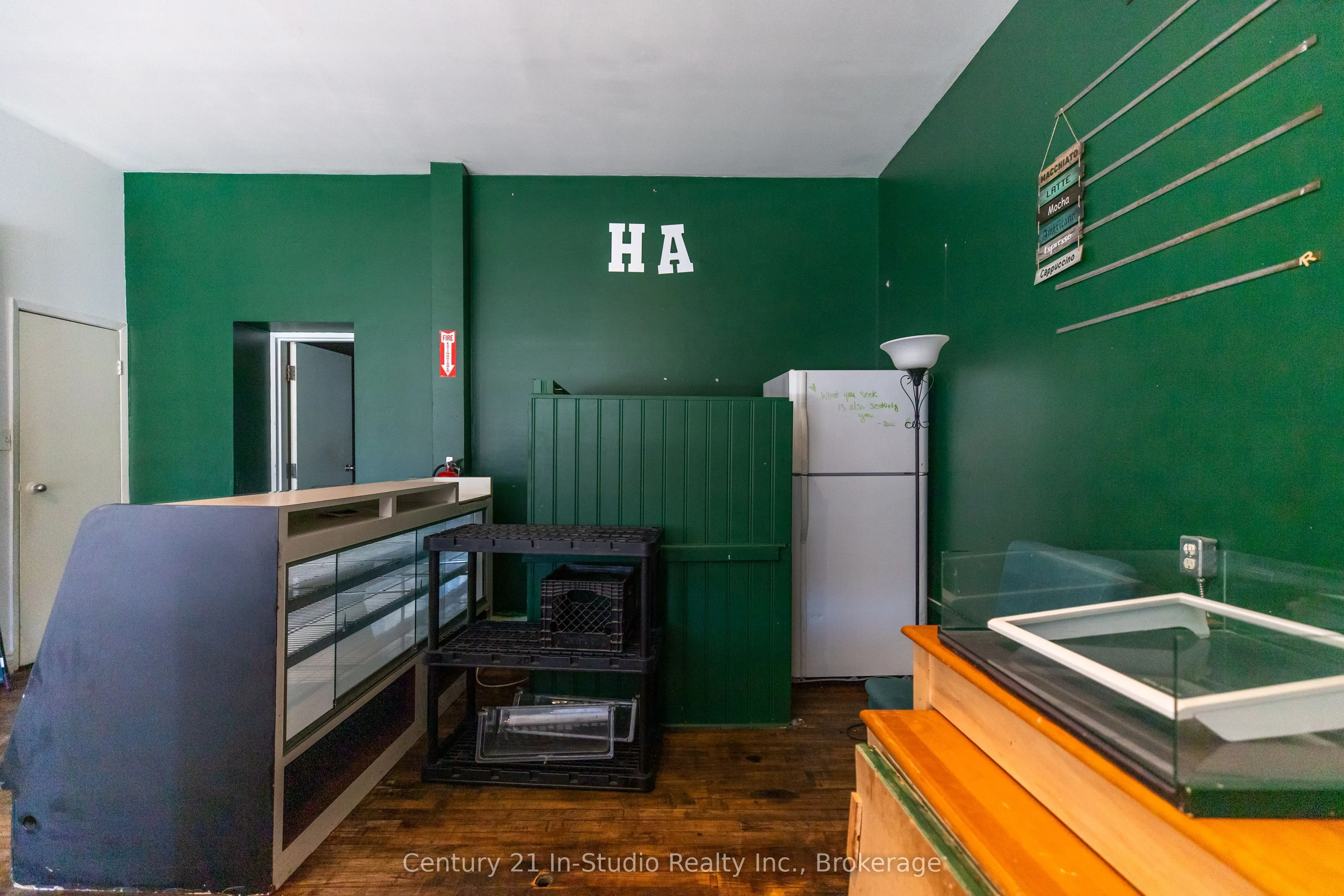 158 9th Street E