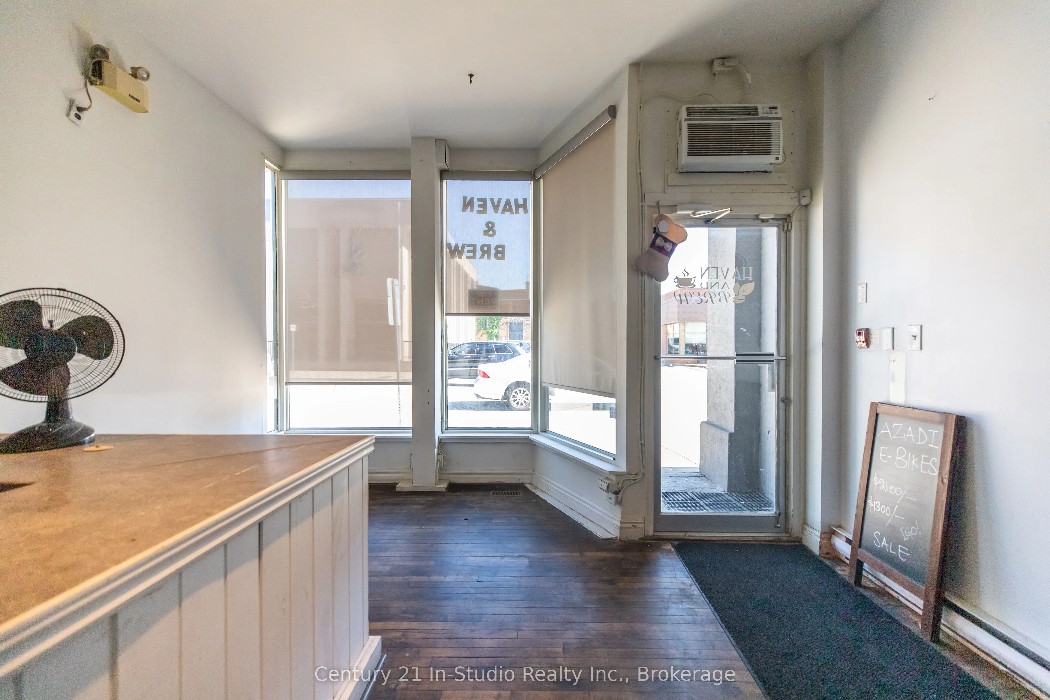 158 9th Street E