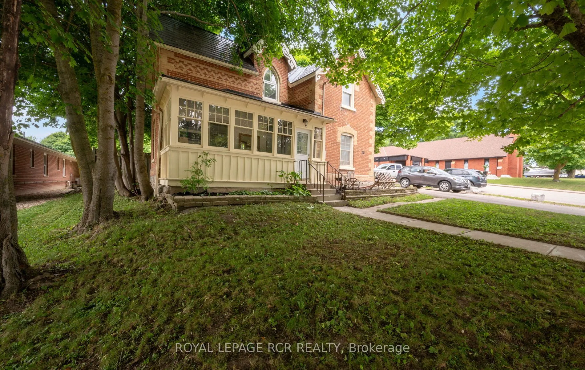 20 Main Street N