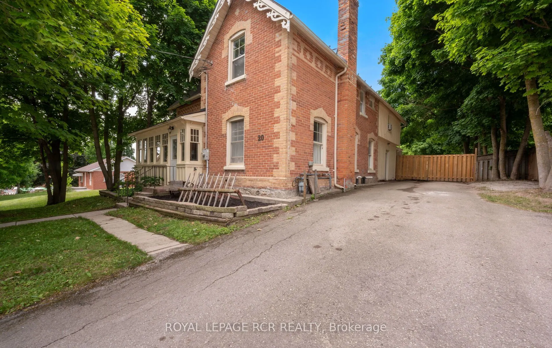 20 Main Street N