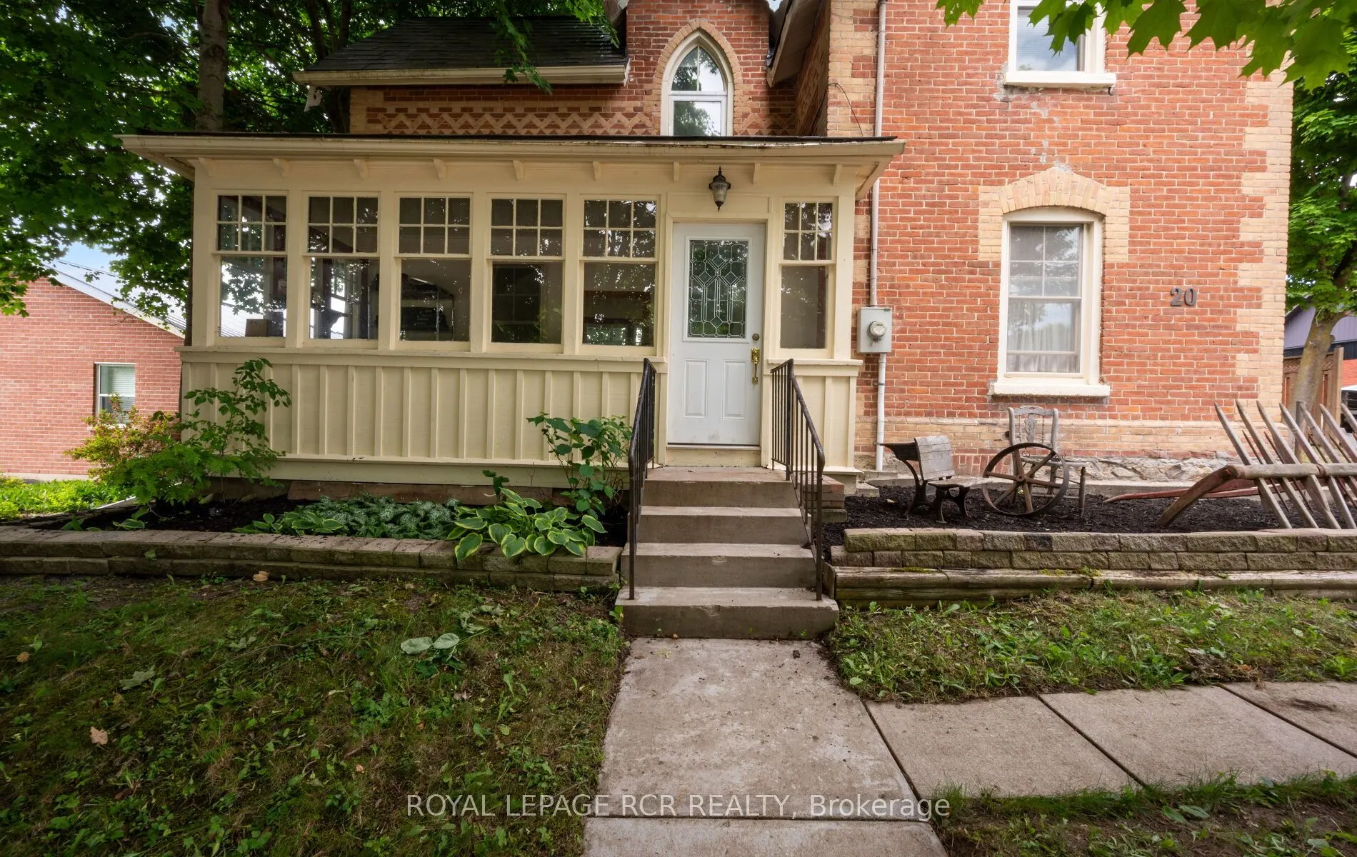 20 Main Street N