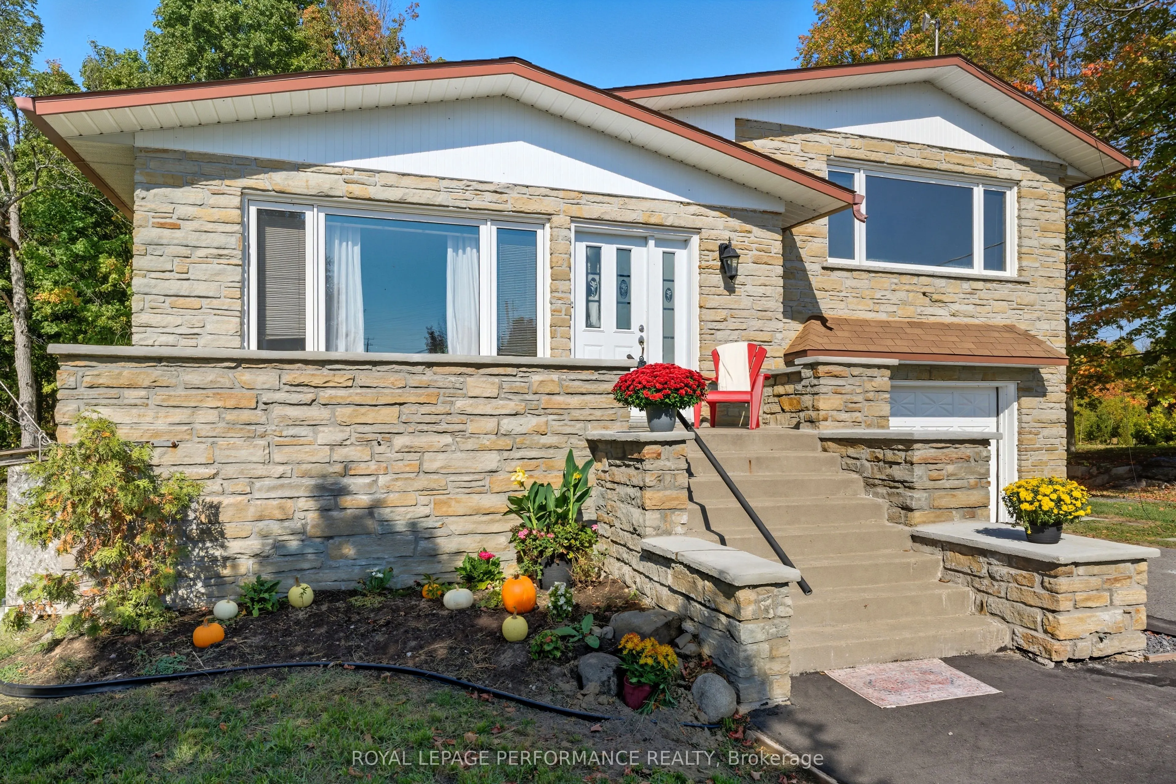 2505 Front Road