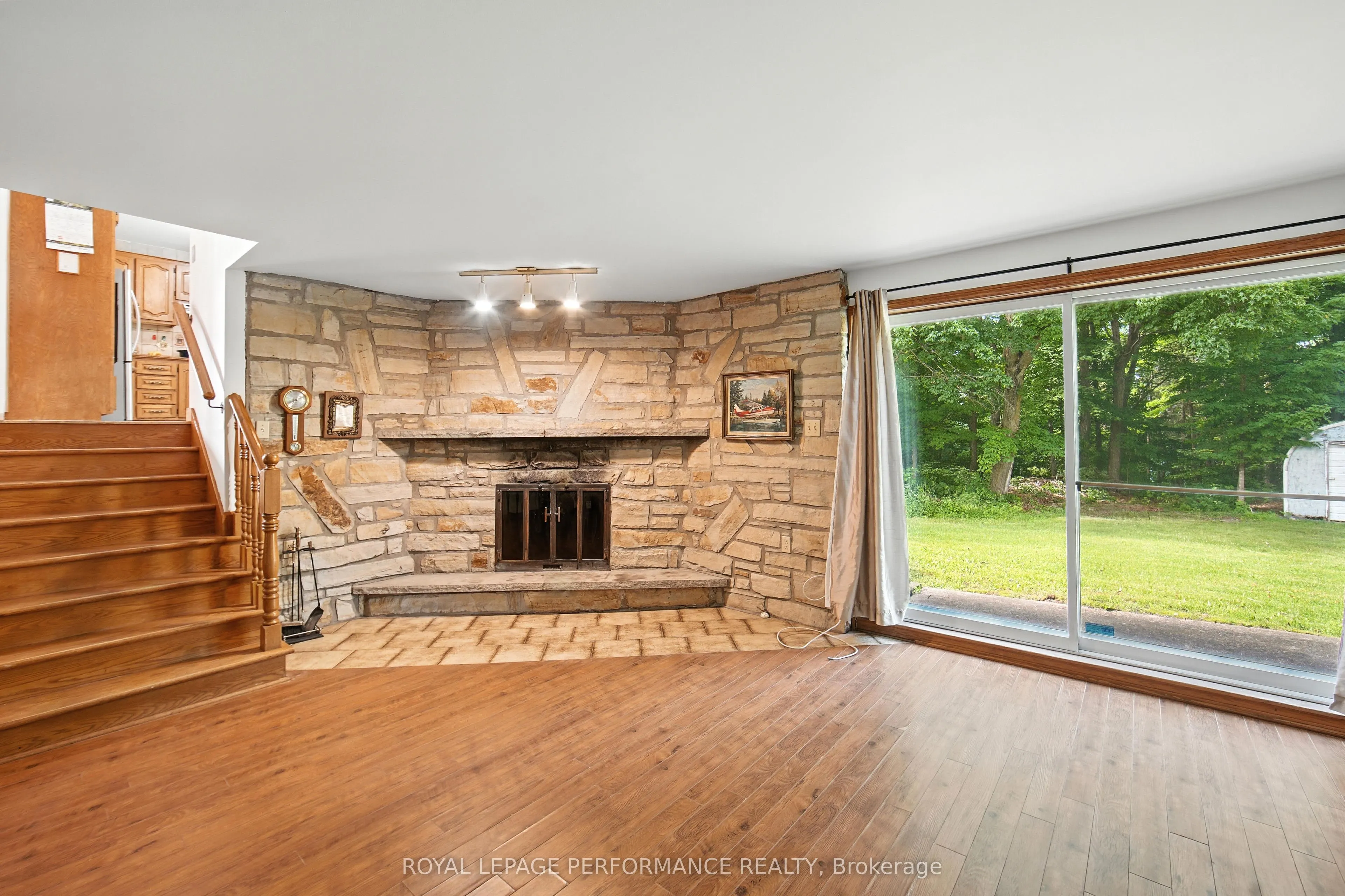 2505 Front Road