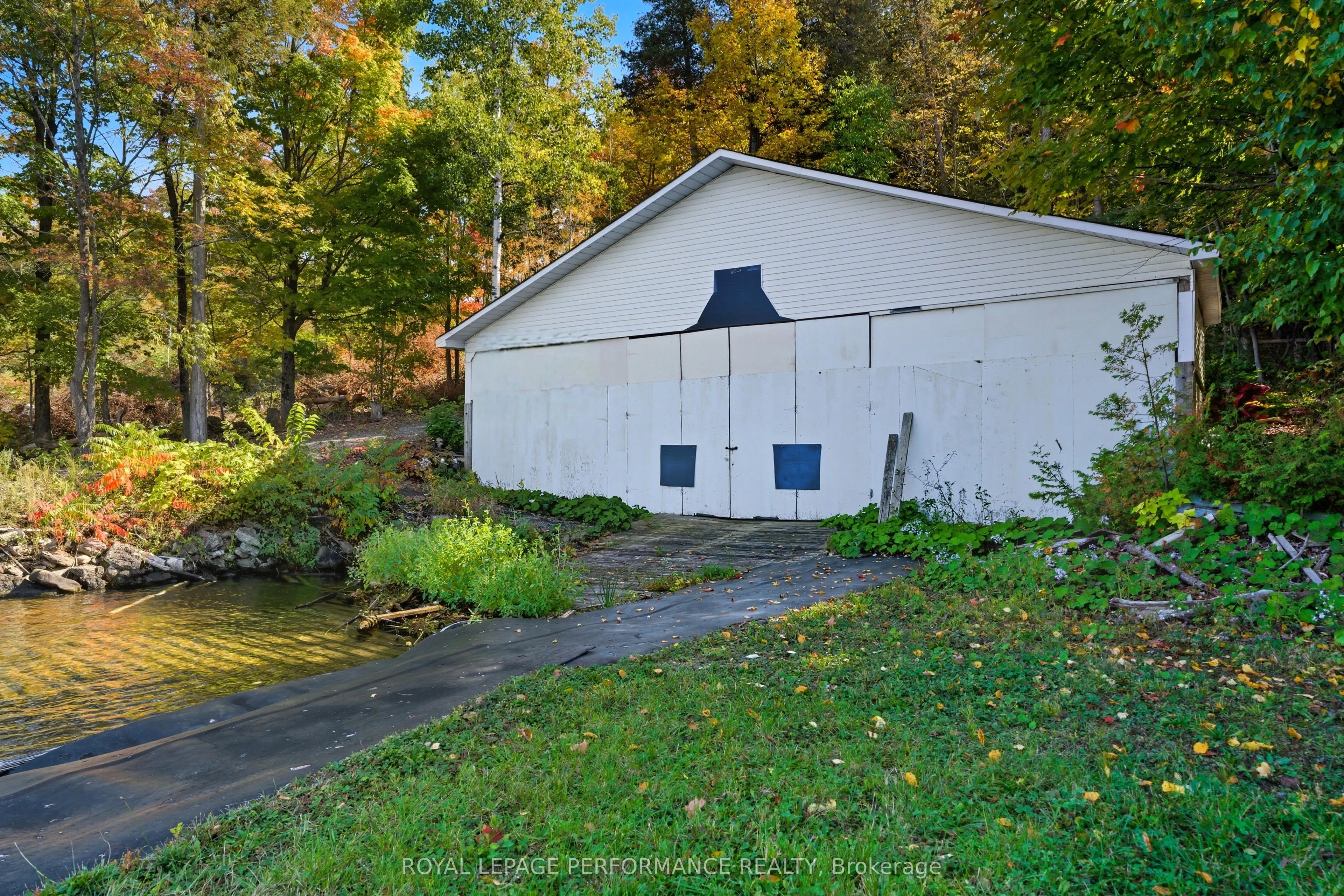2505 Front Road