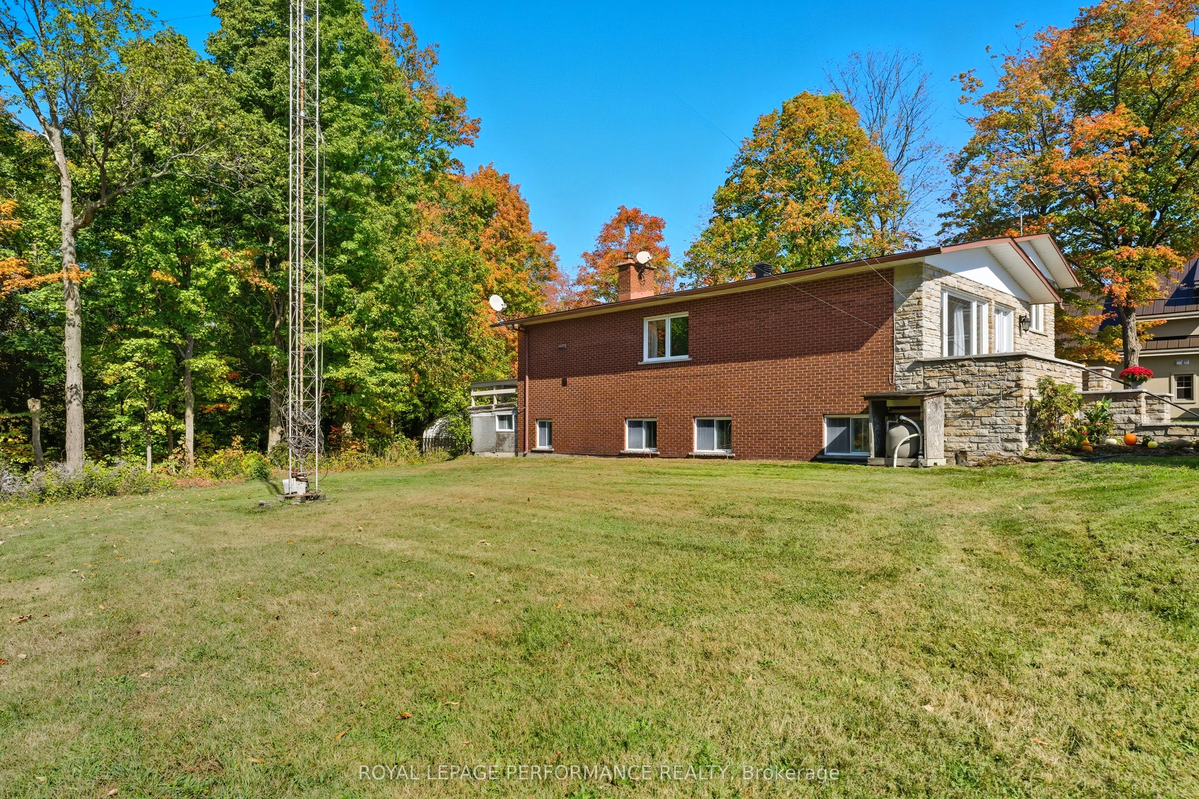 2505 Front Road
