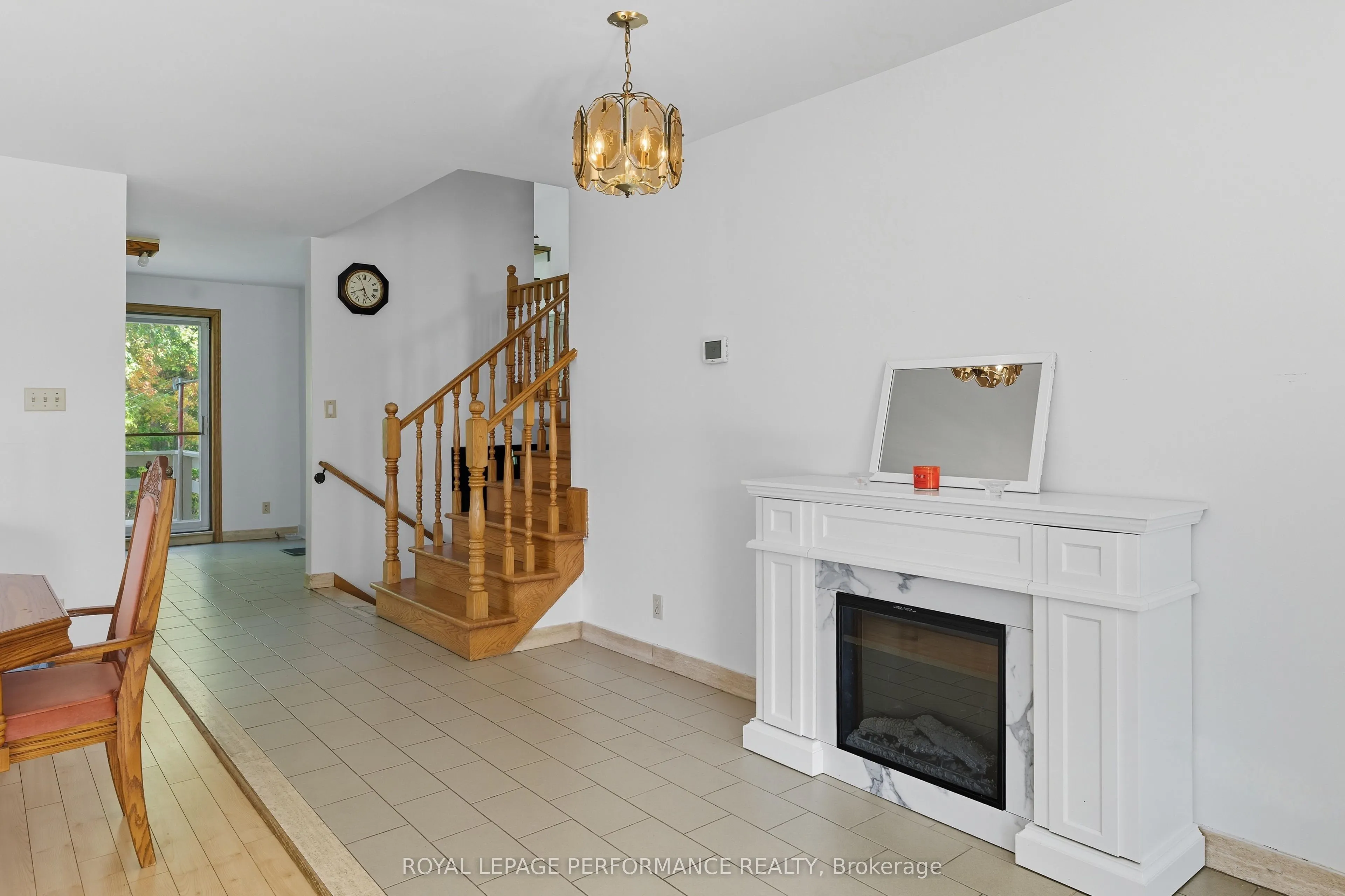 2505 Front Road