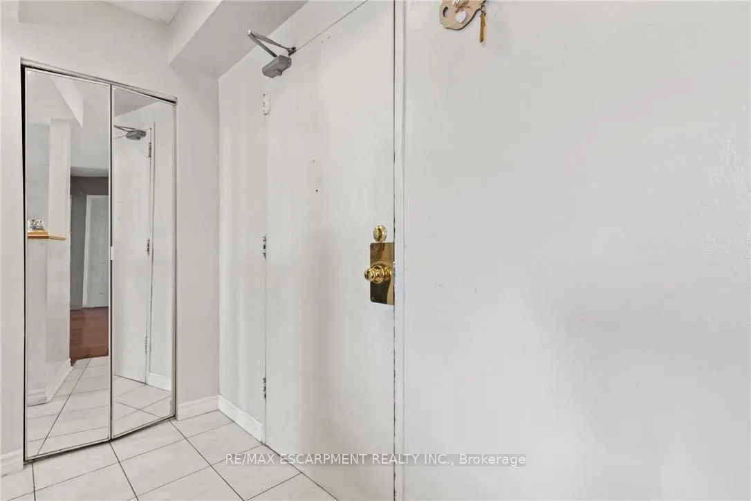 851 Queenston Road, #105