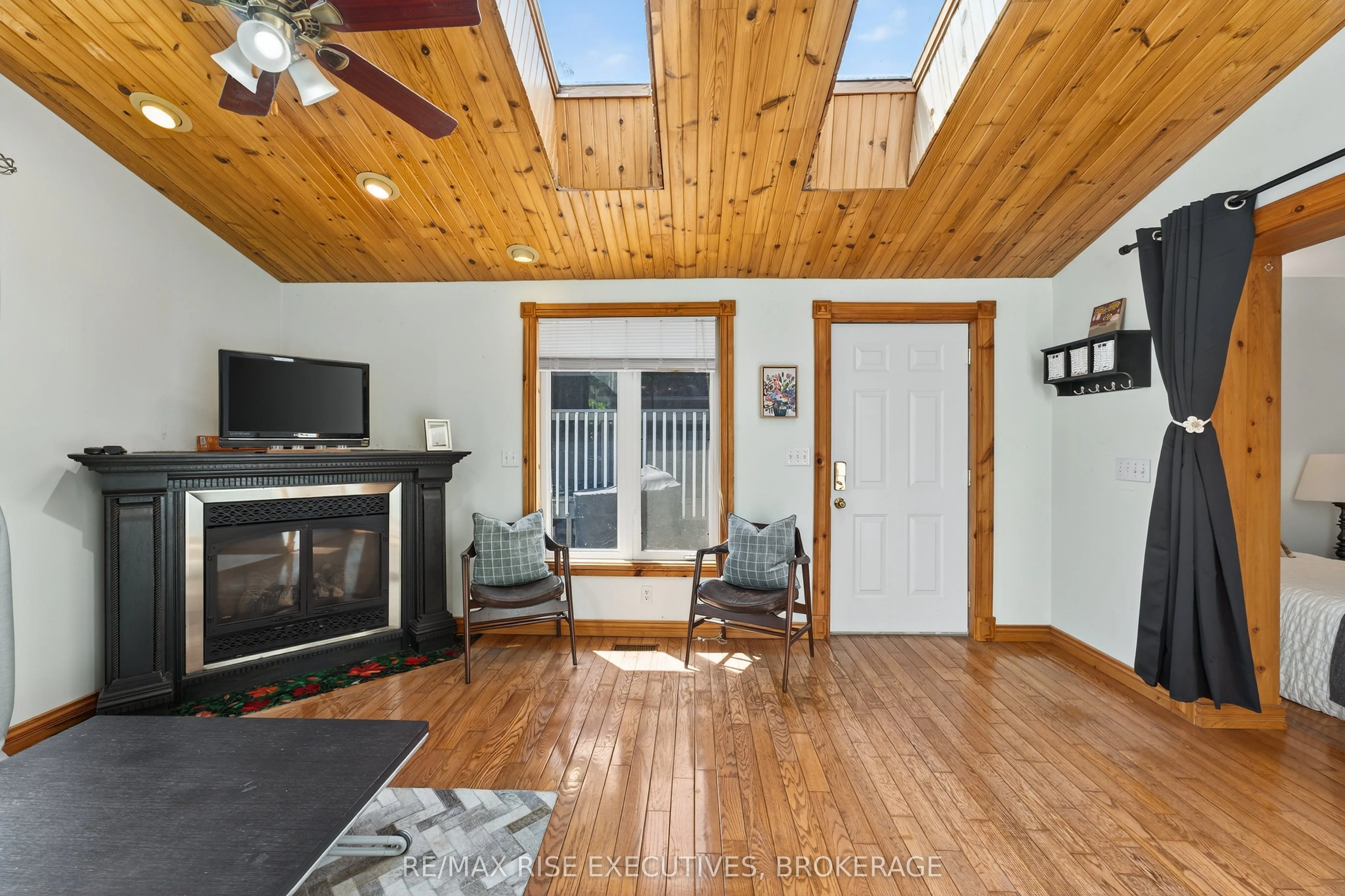883 Percy Crescent