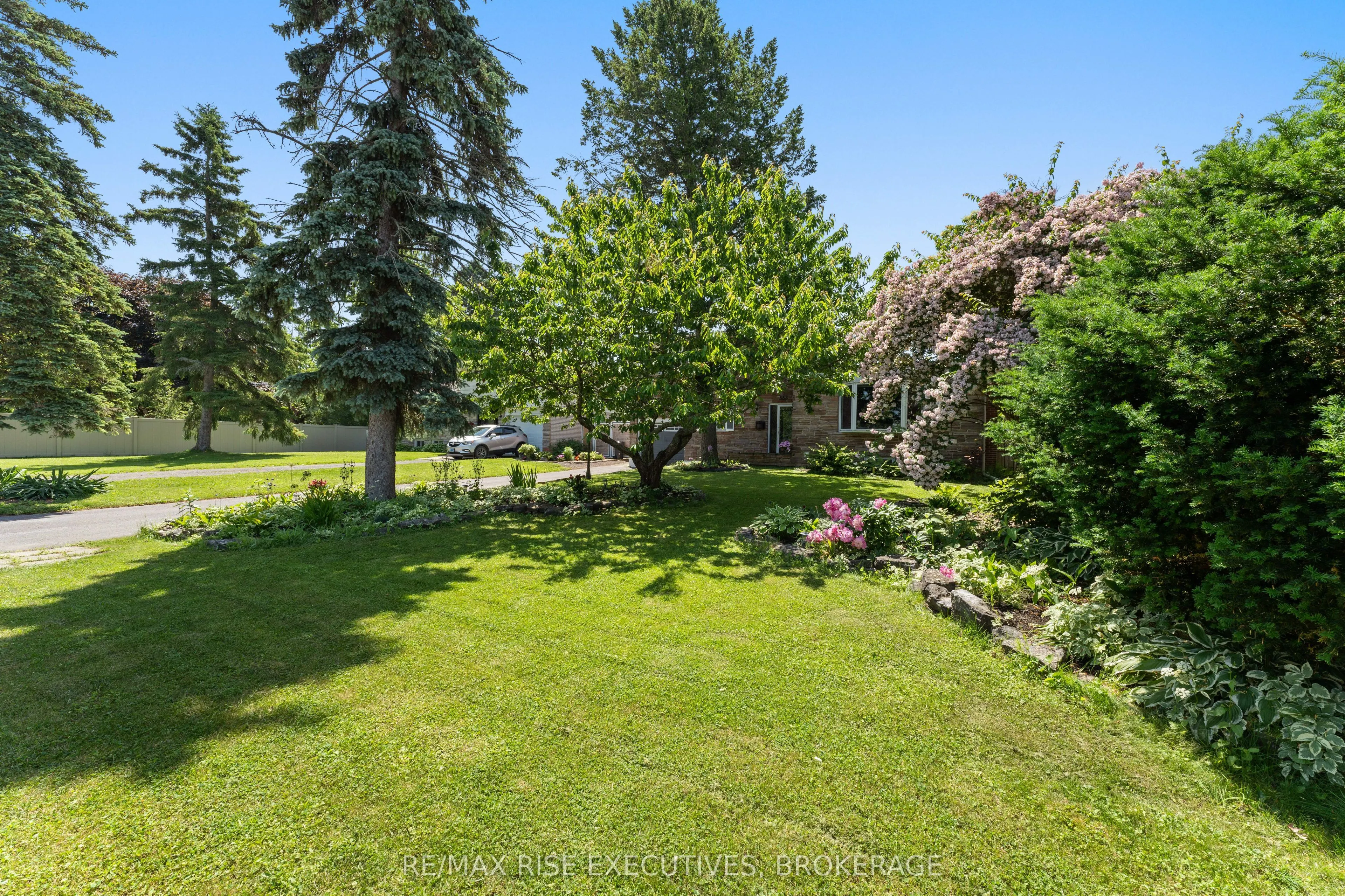 883 Percy Crescent