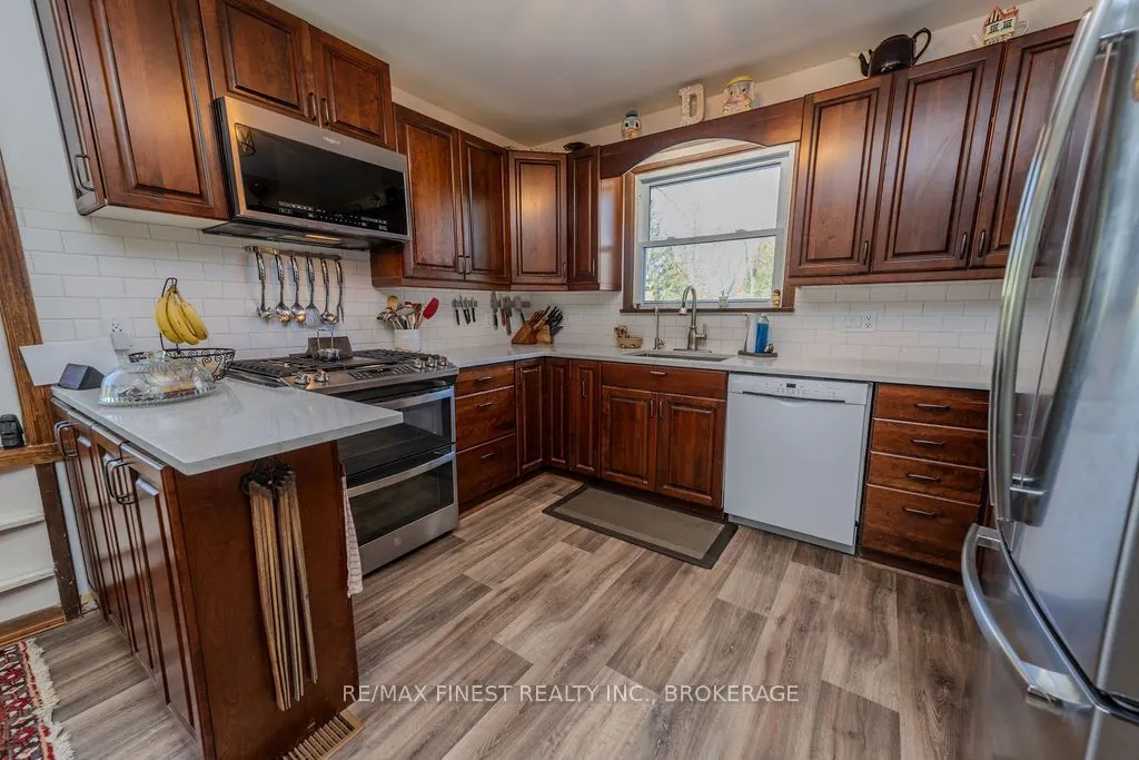 265 Dundas Street W