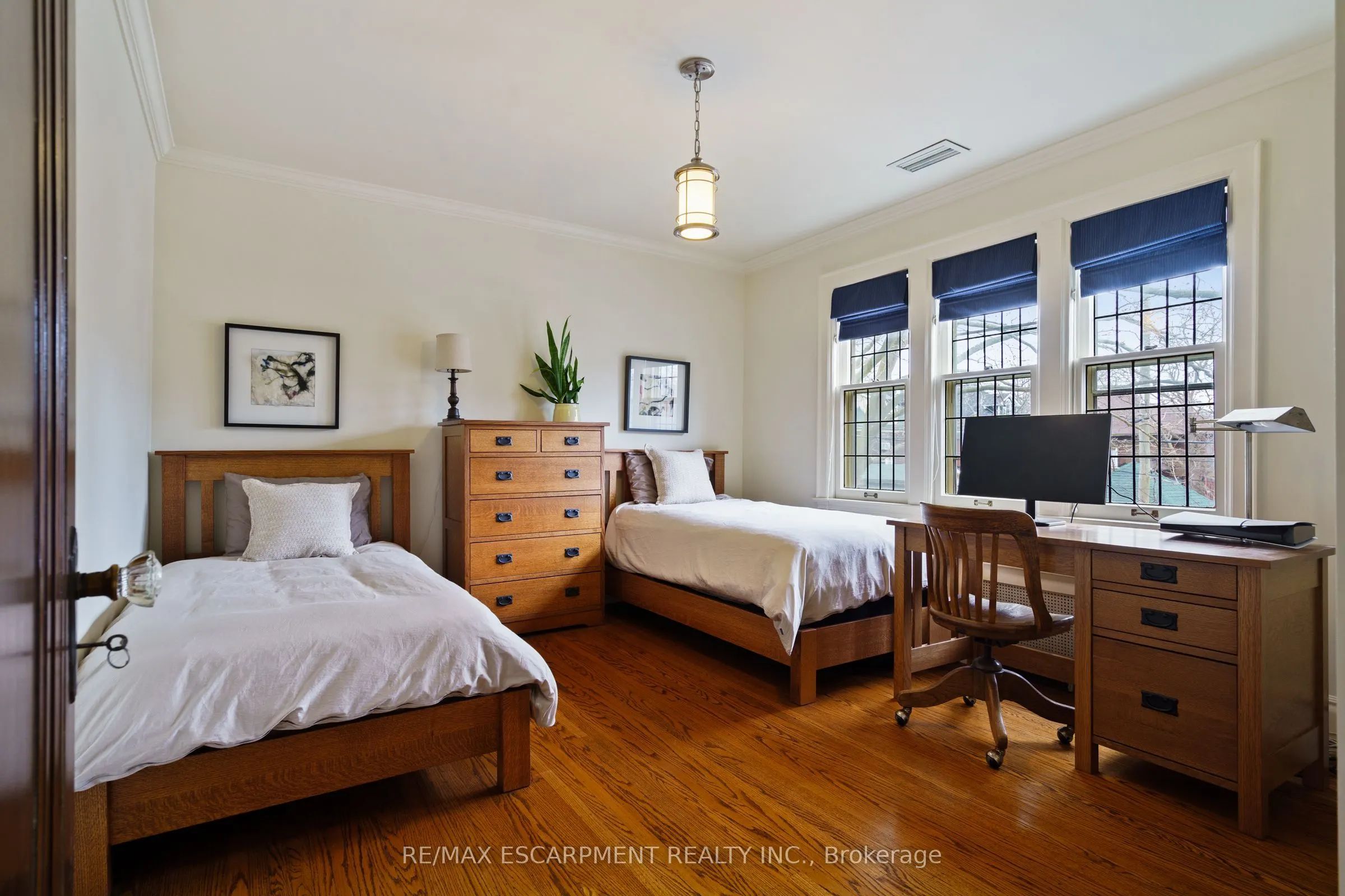 2 Oak Knoll Drive
