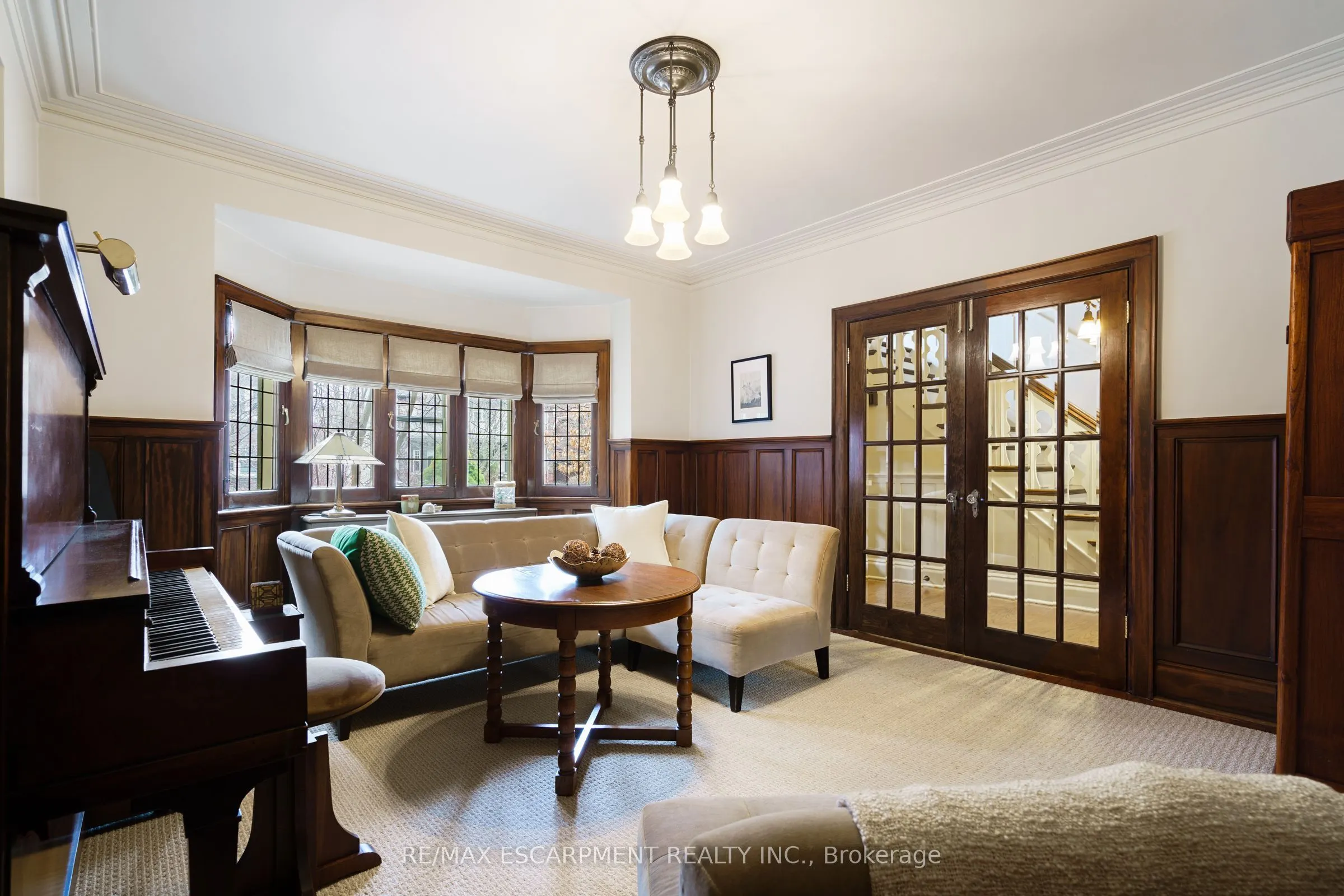 2 Oak Knoll Drive