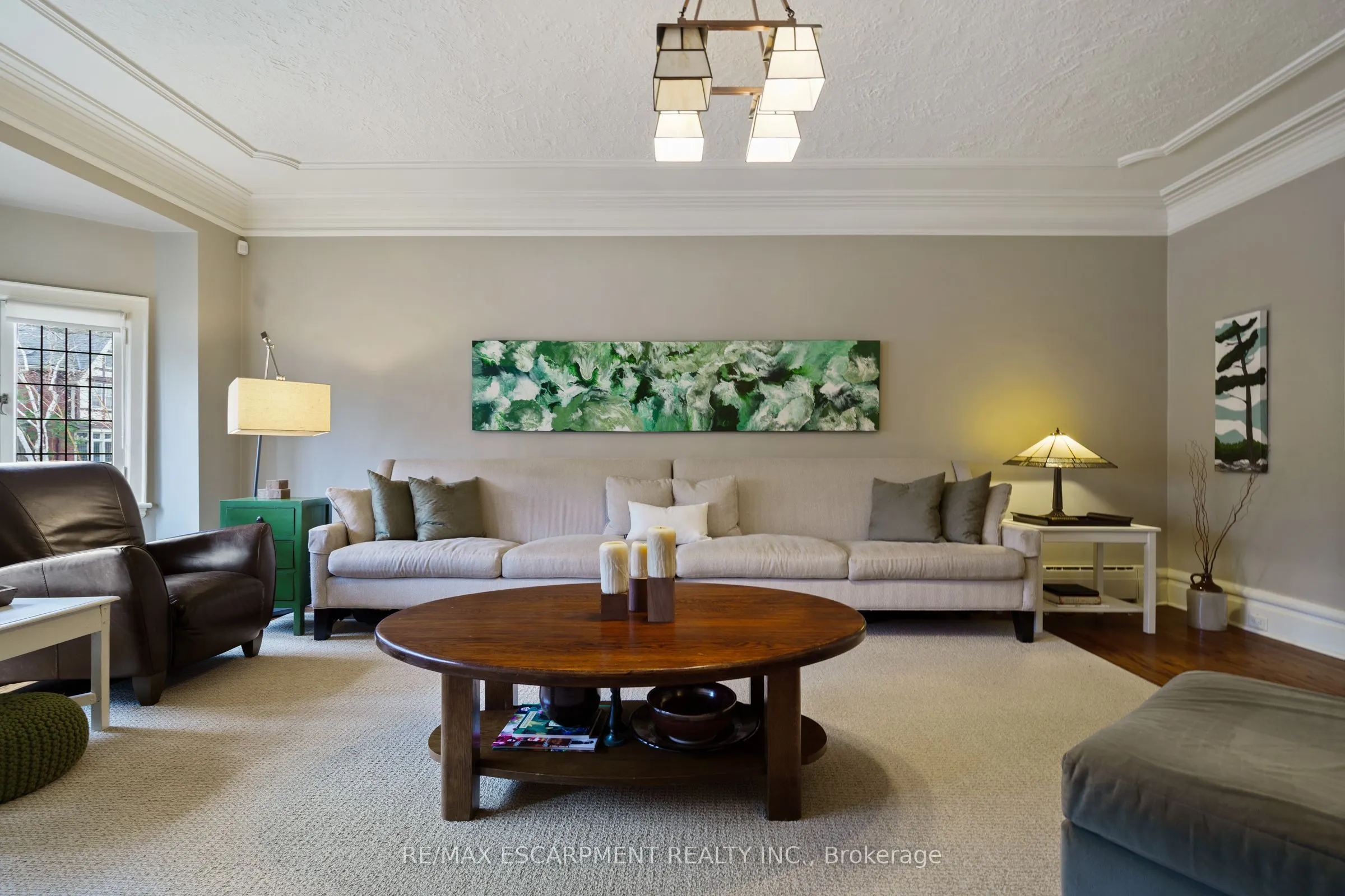 2 Oak Knoll Drive