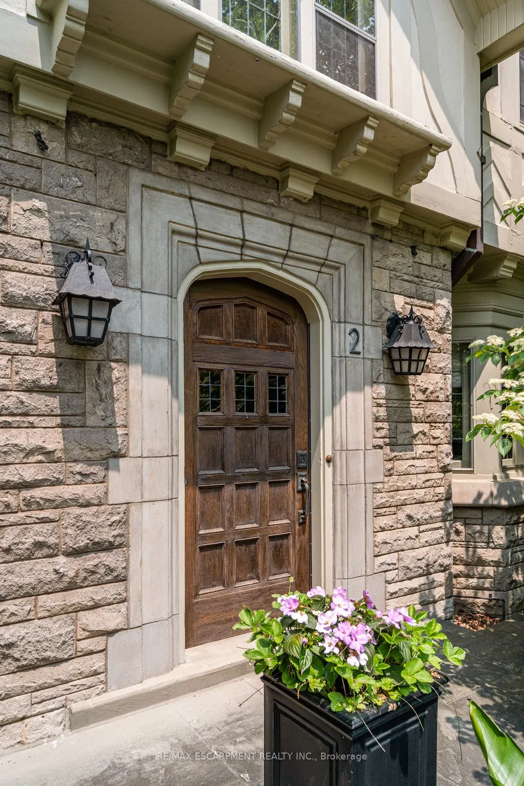 2 Oak Knoll Drive