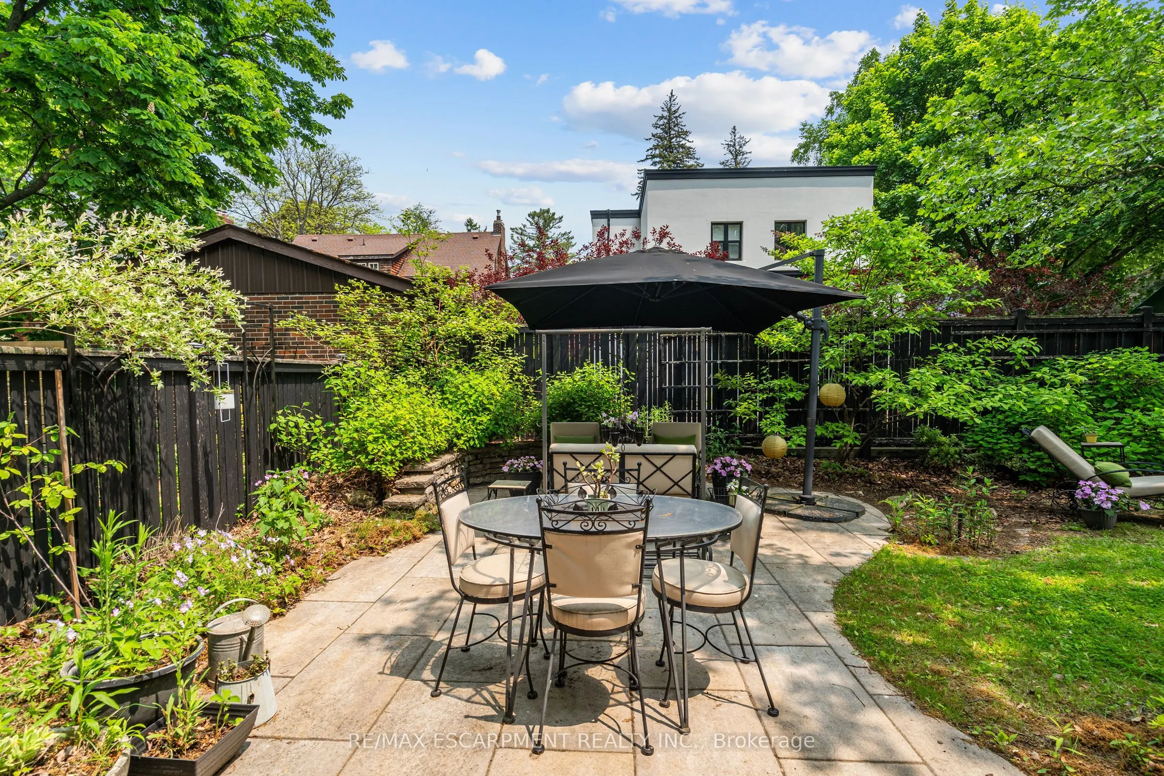 2 Oak Knoll Drive