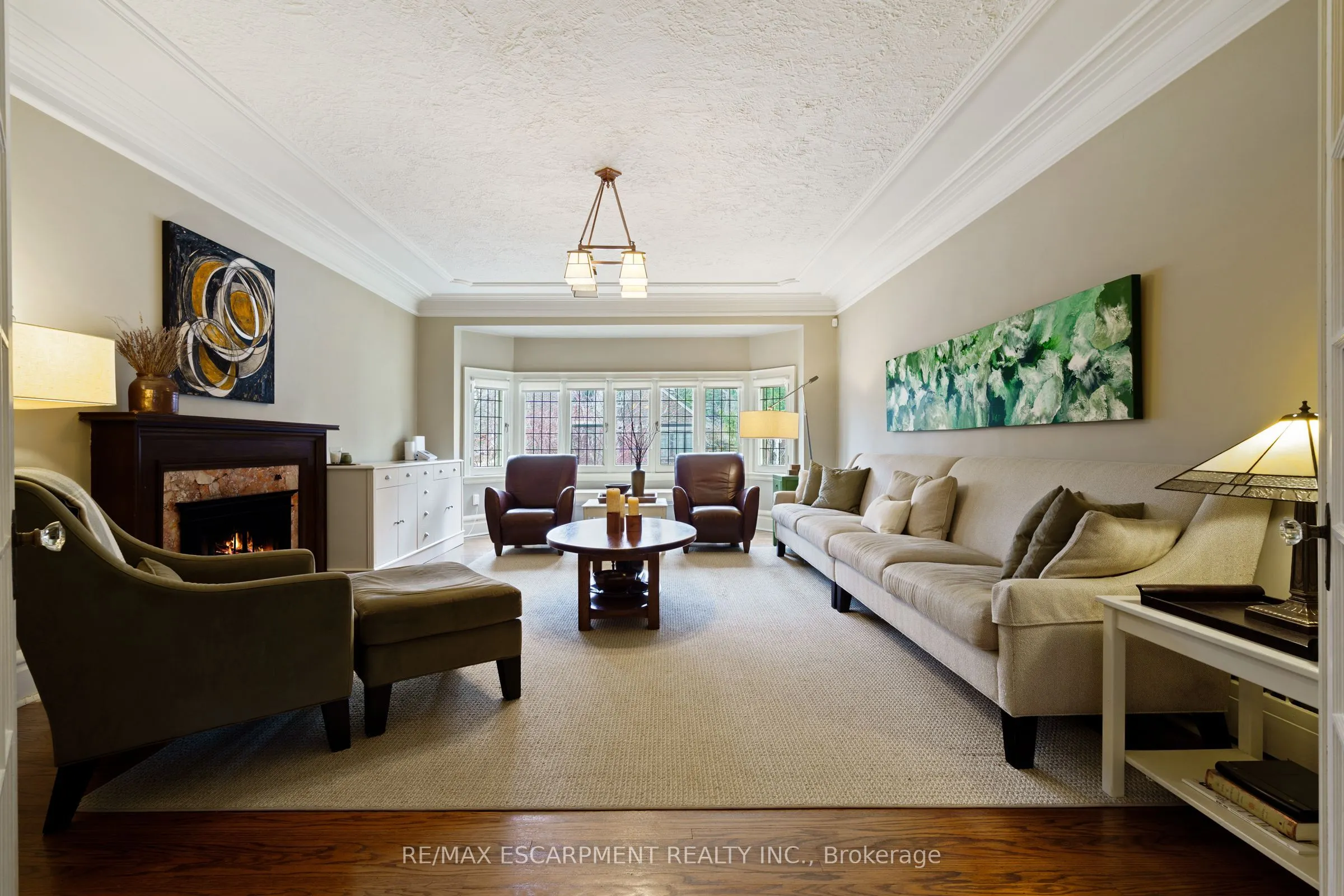 2 Oak Knoll Drive