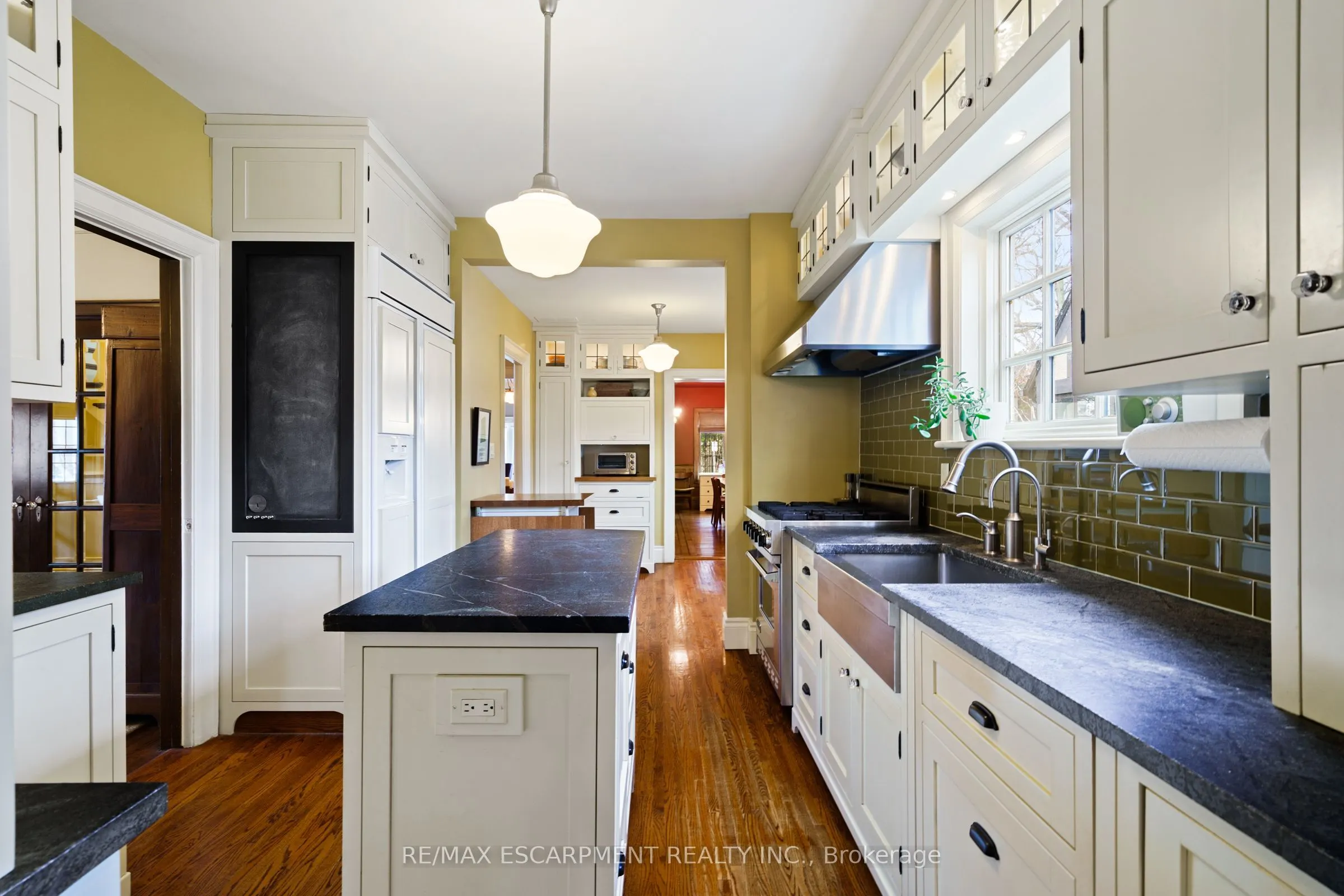 2 Oak Knoll Drive