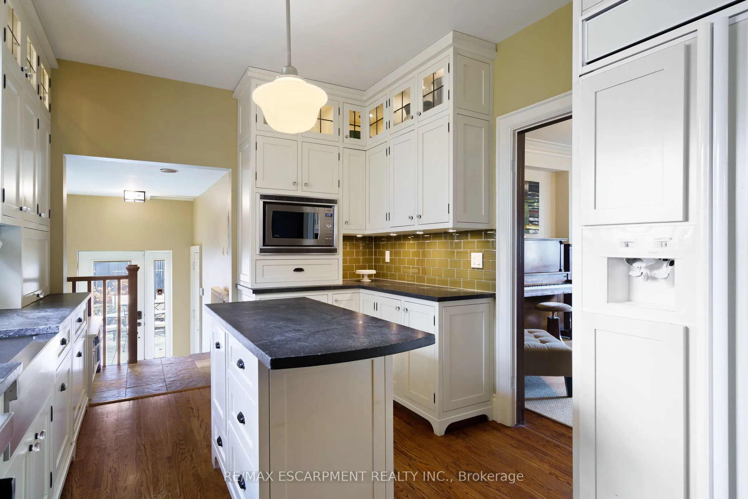 2 Oak Knoll Drive