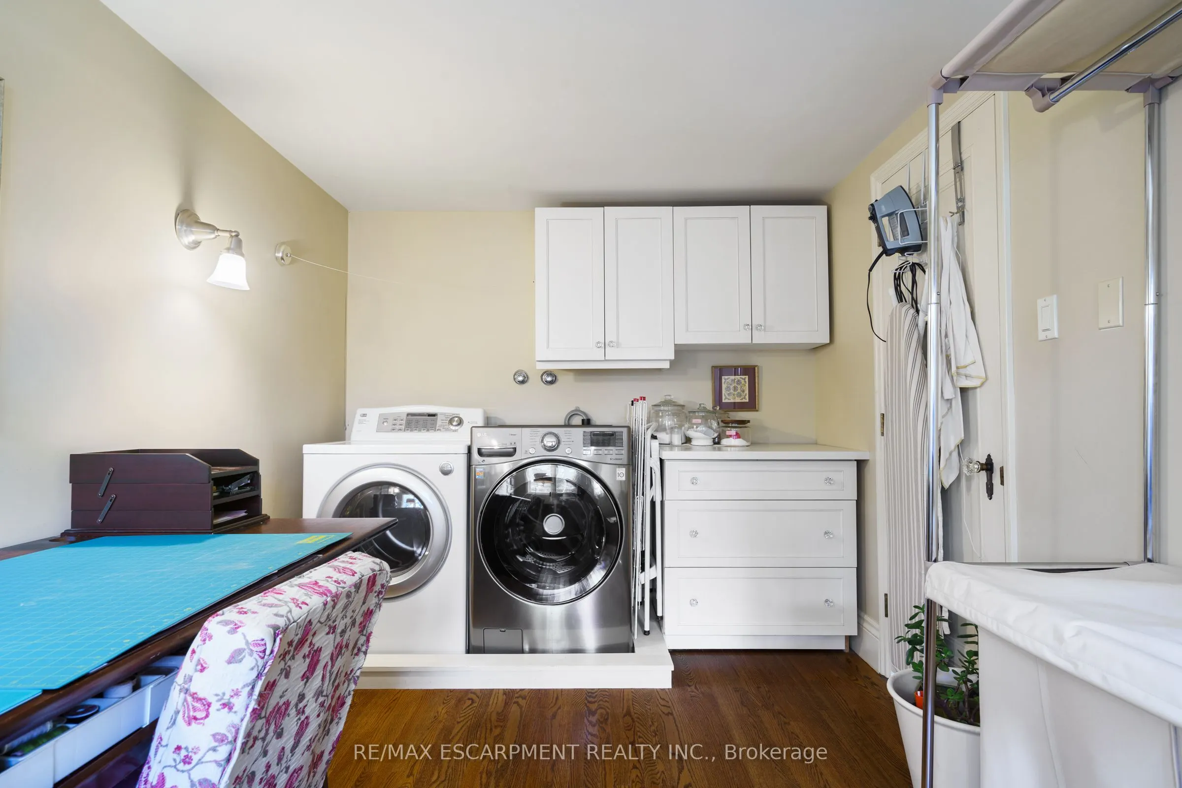 2 Oak Knoll Drive