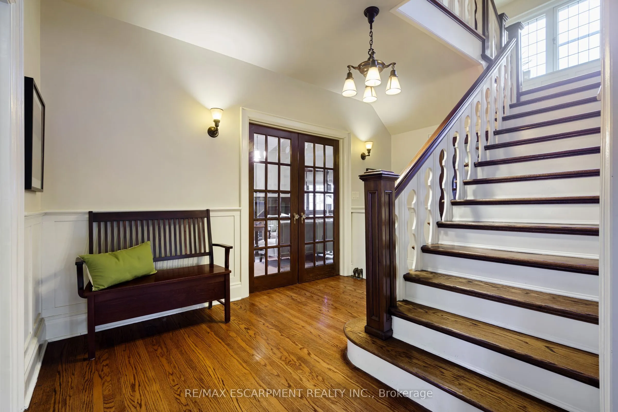 2 Oak Knoll Drive