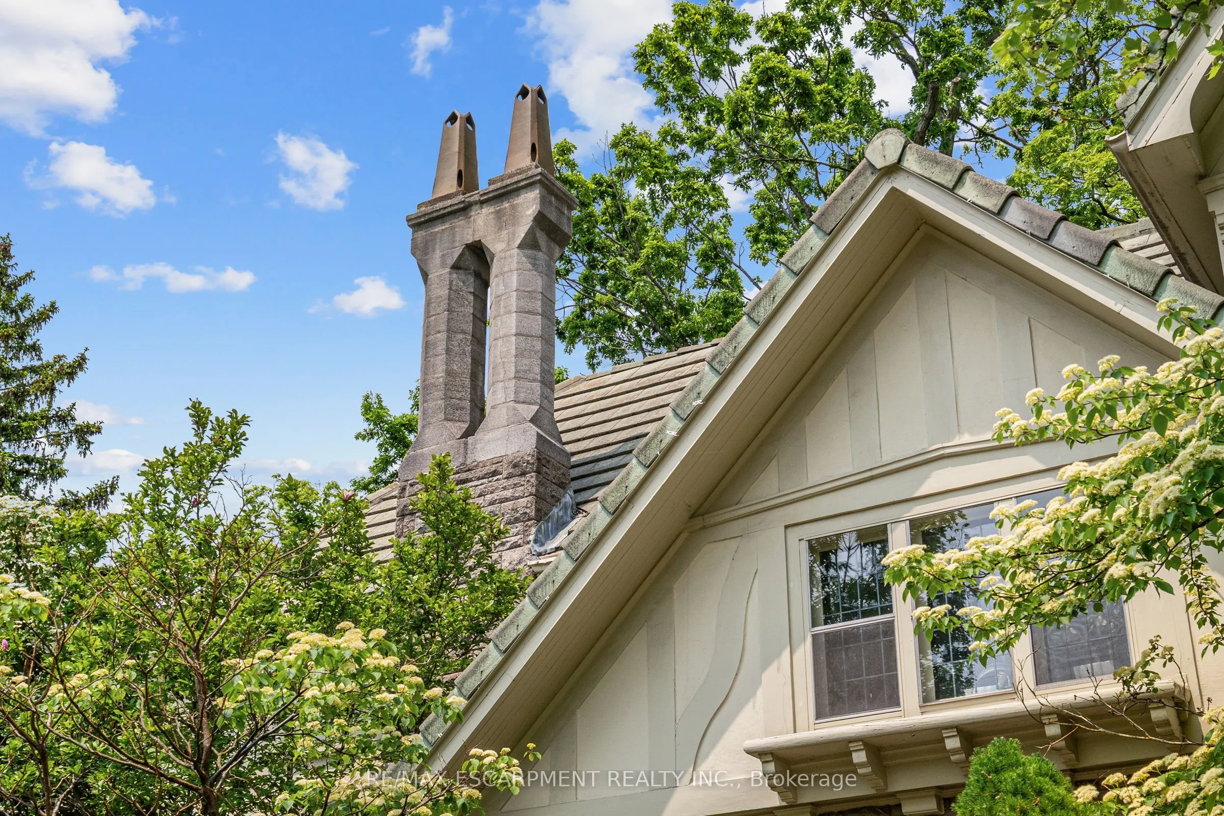 2 Oak Knoll Drive