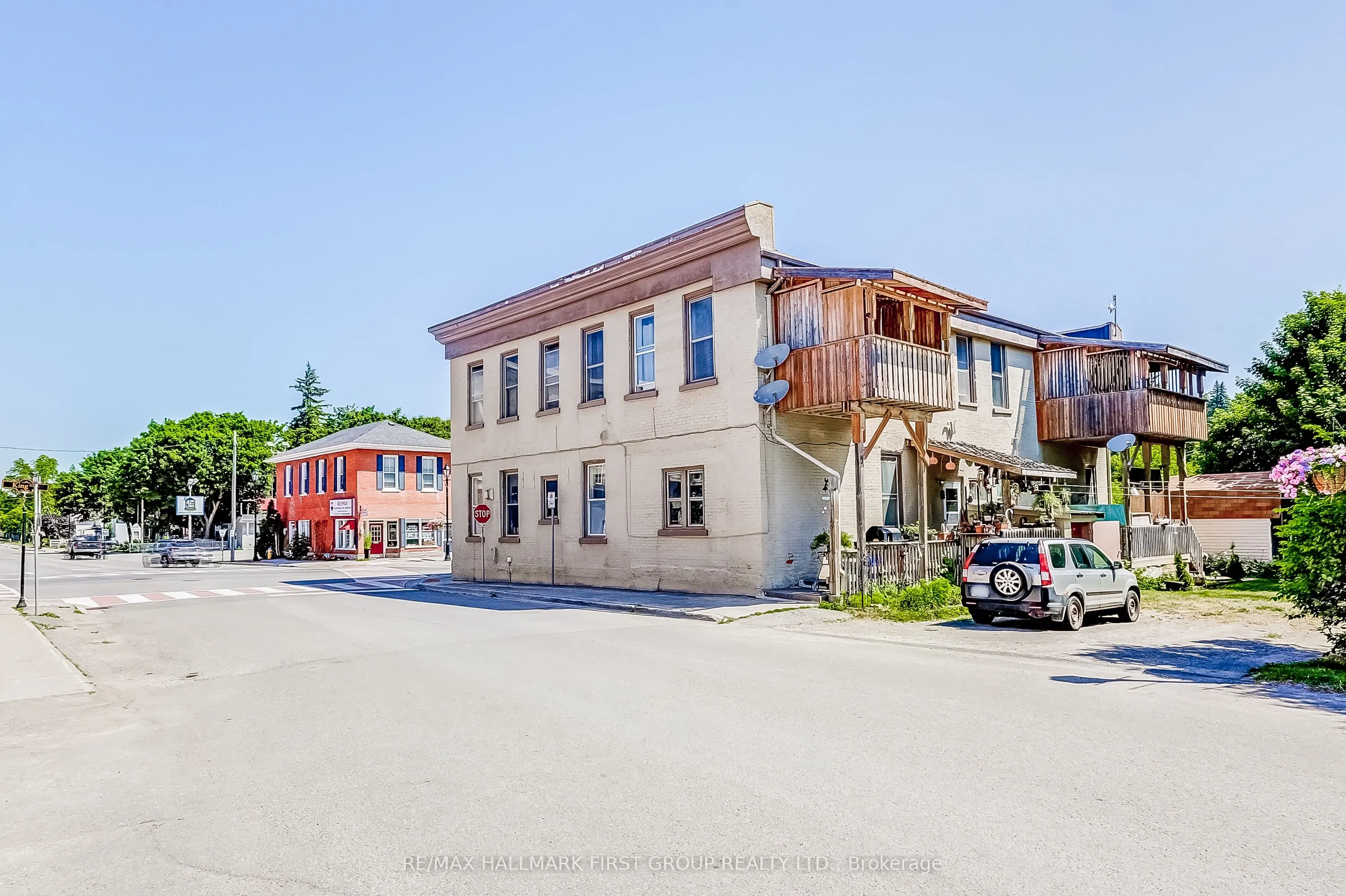 25 King Street E