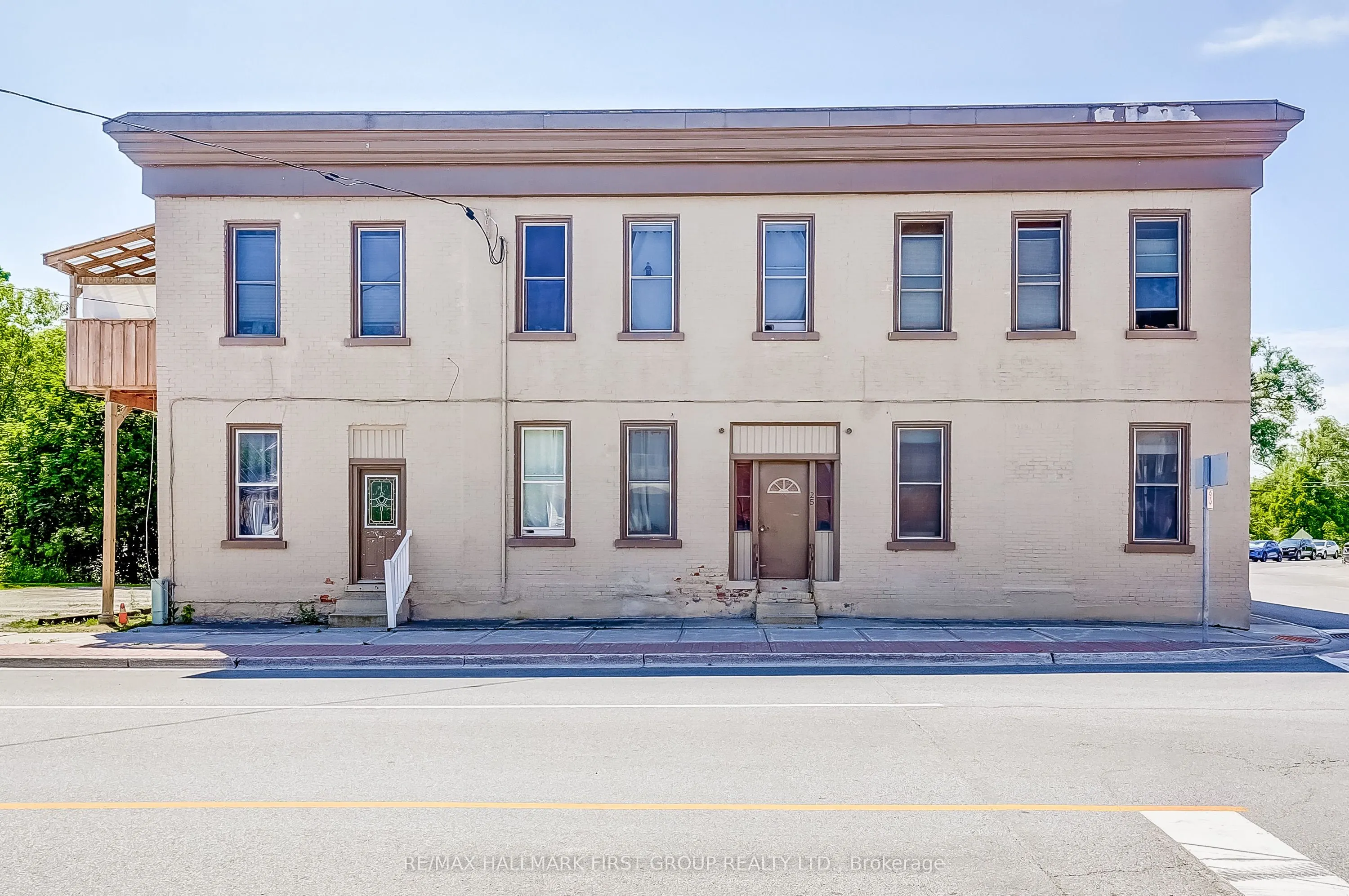 25 King Street E