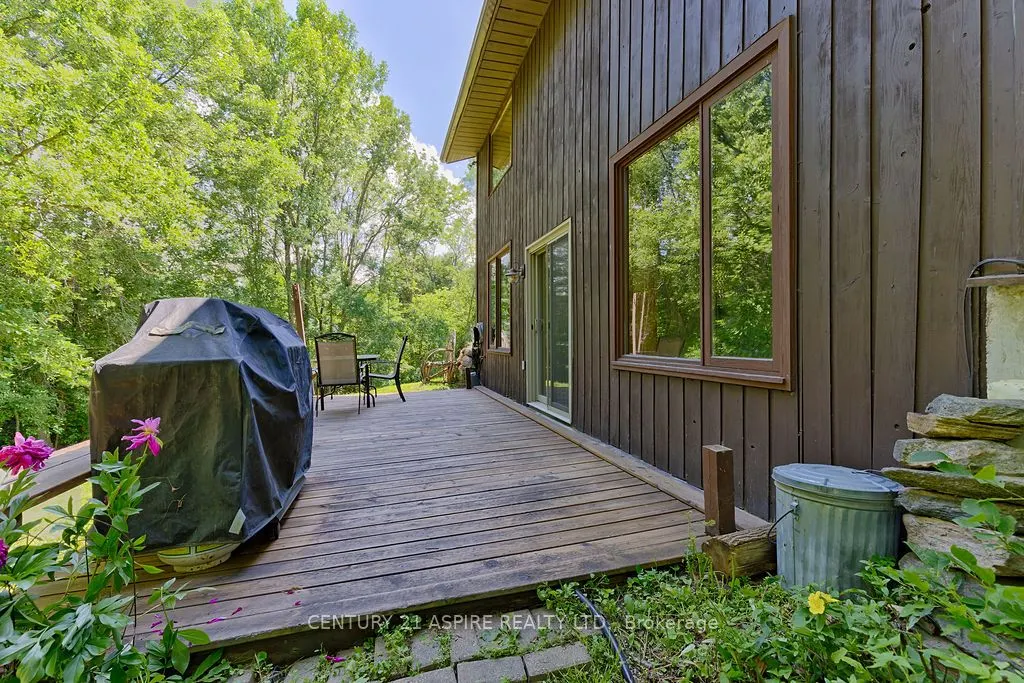 551 Whispering Pines Crescent