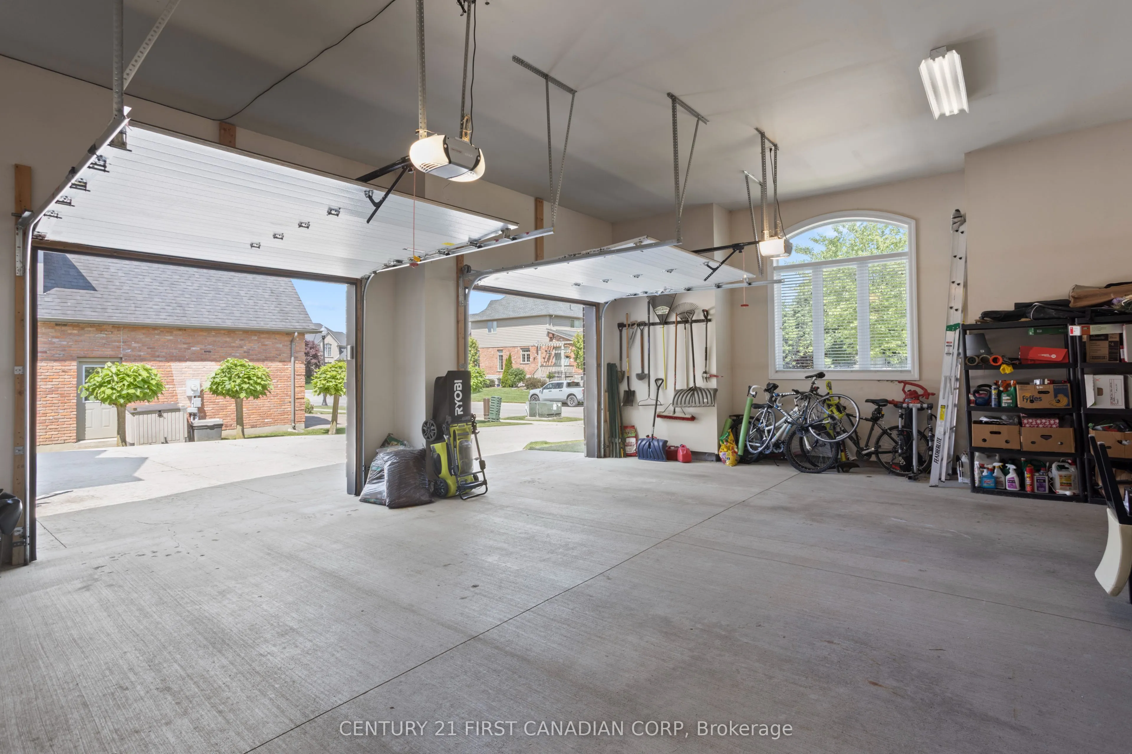 7071 Clayton Walk